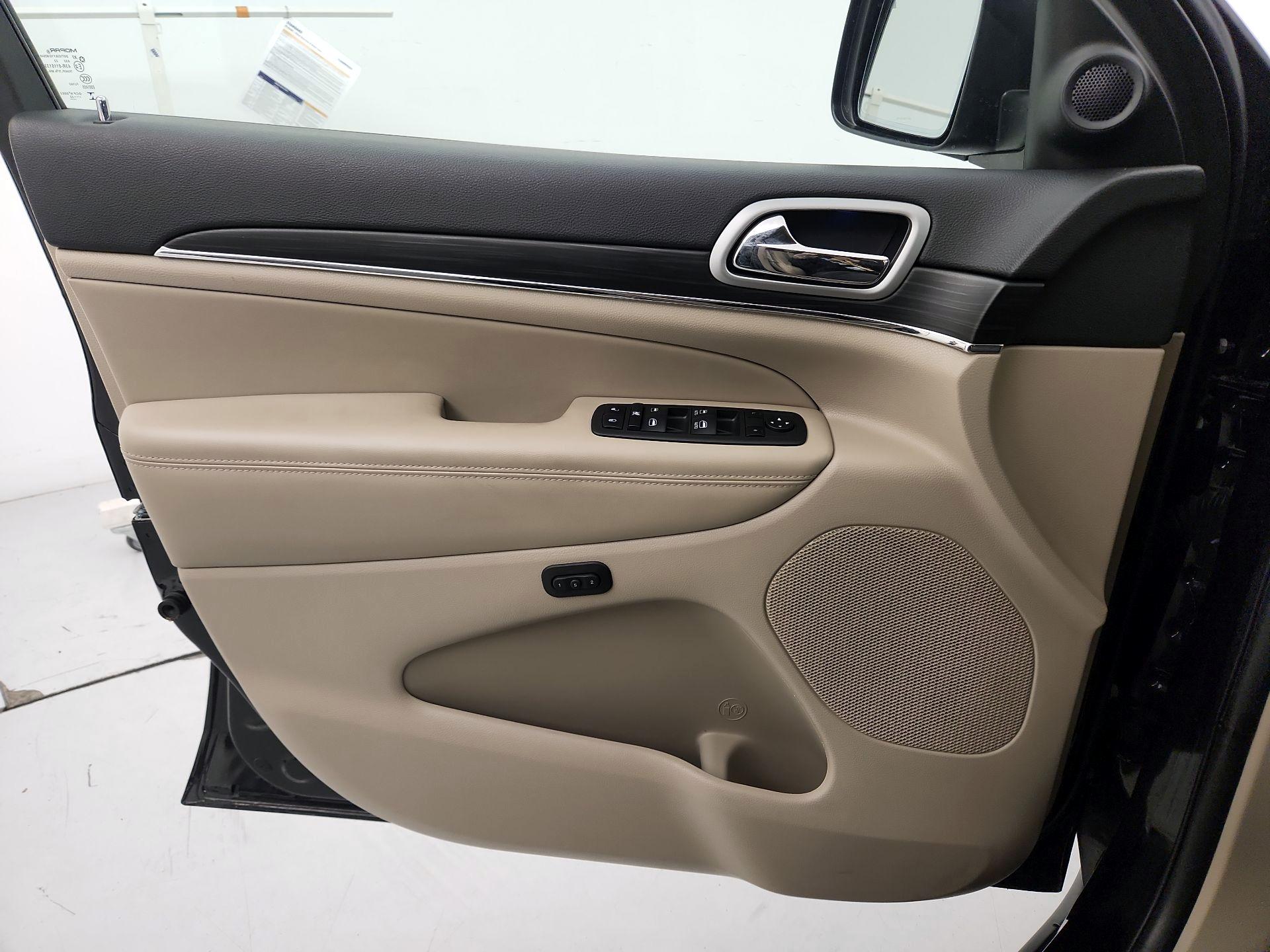 Thumbnail: 2022 Jeep Grand Cherokee - 12