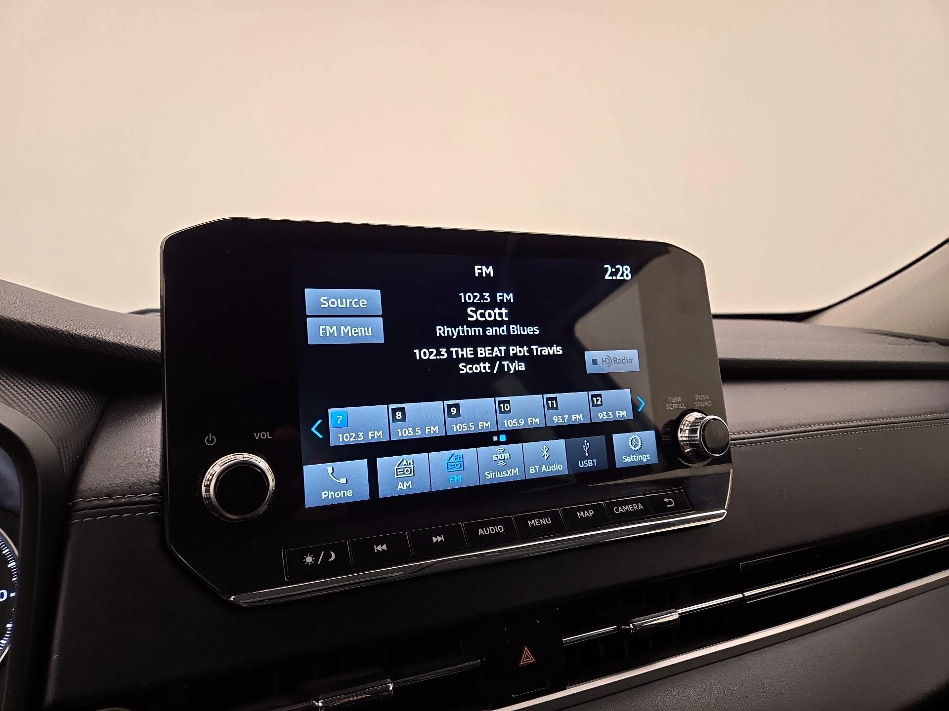 Thumbnail: 2023 Mitsubishi Outlander - 16