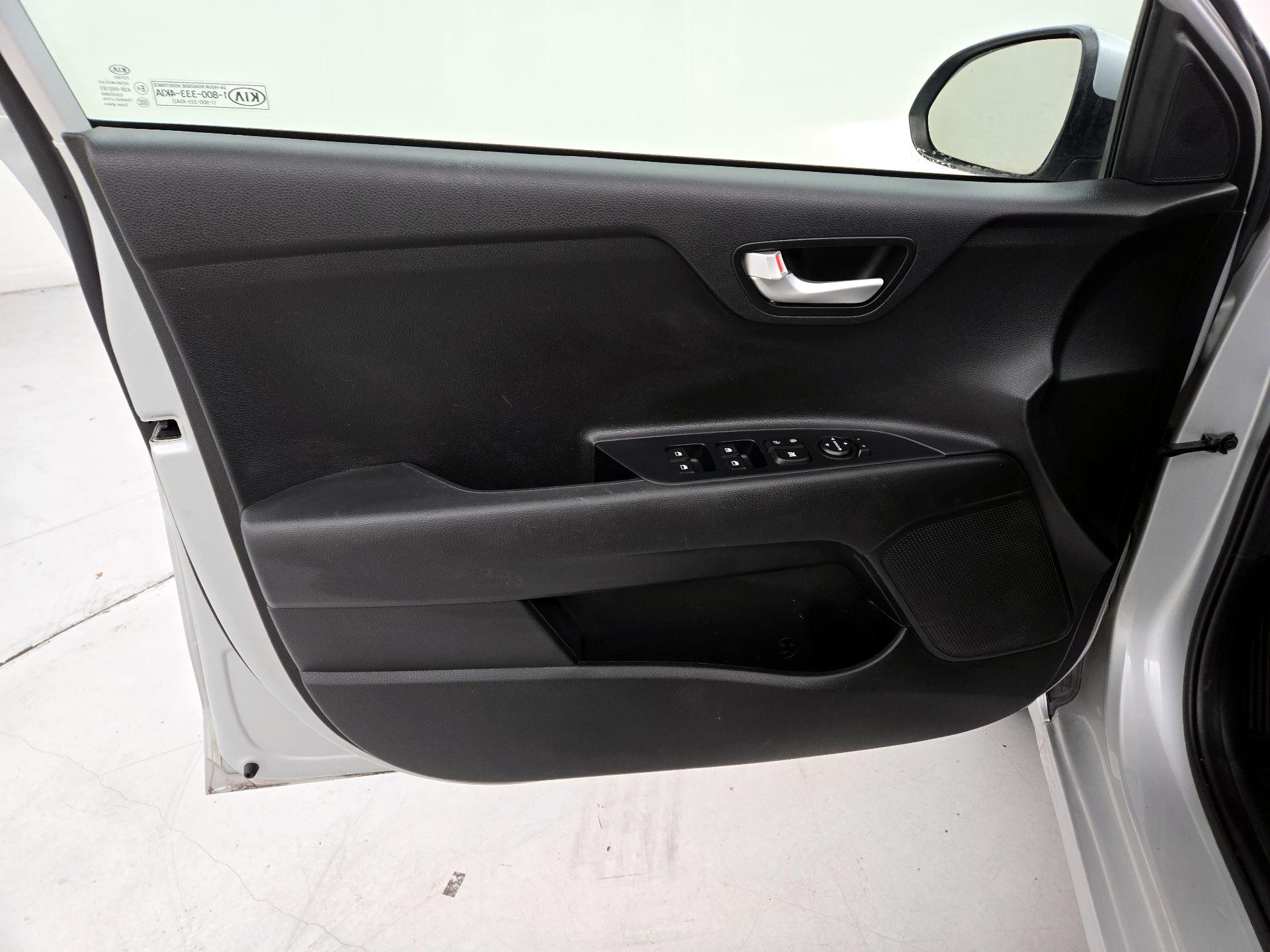 Thumbnail: 2020 Kia Rio - 12