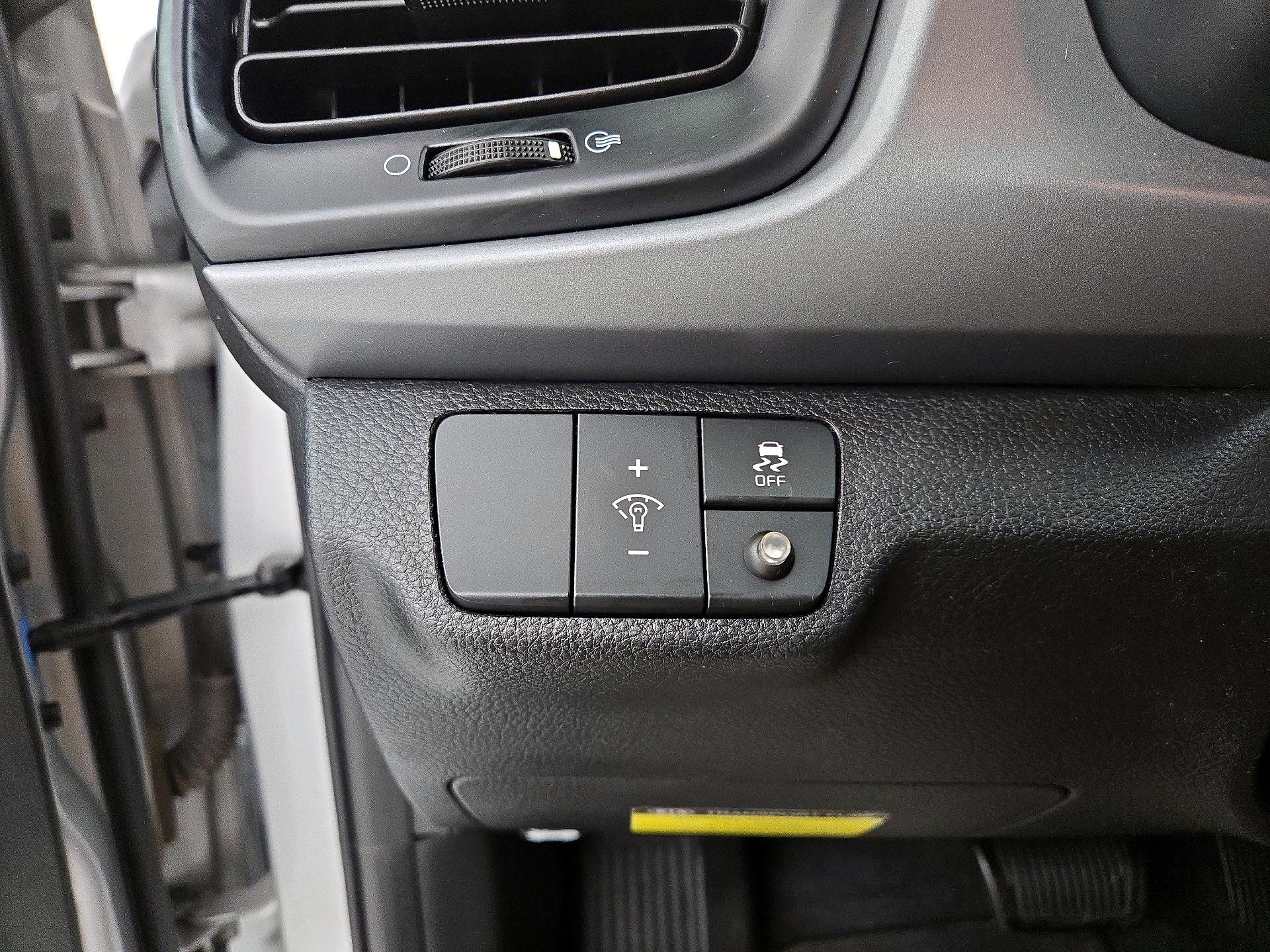 Thumbnail: 2020 Kia Rio - 13