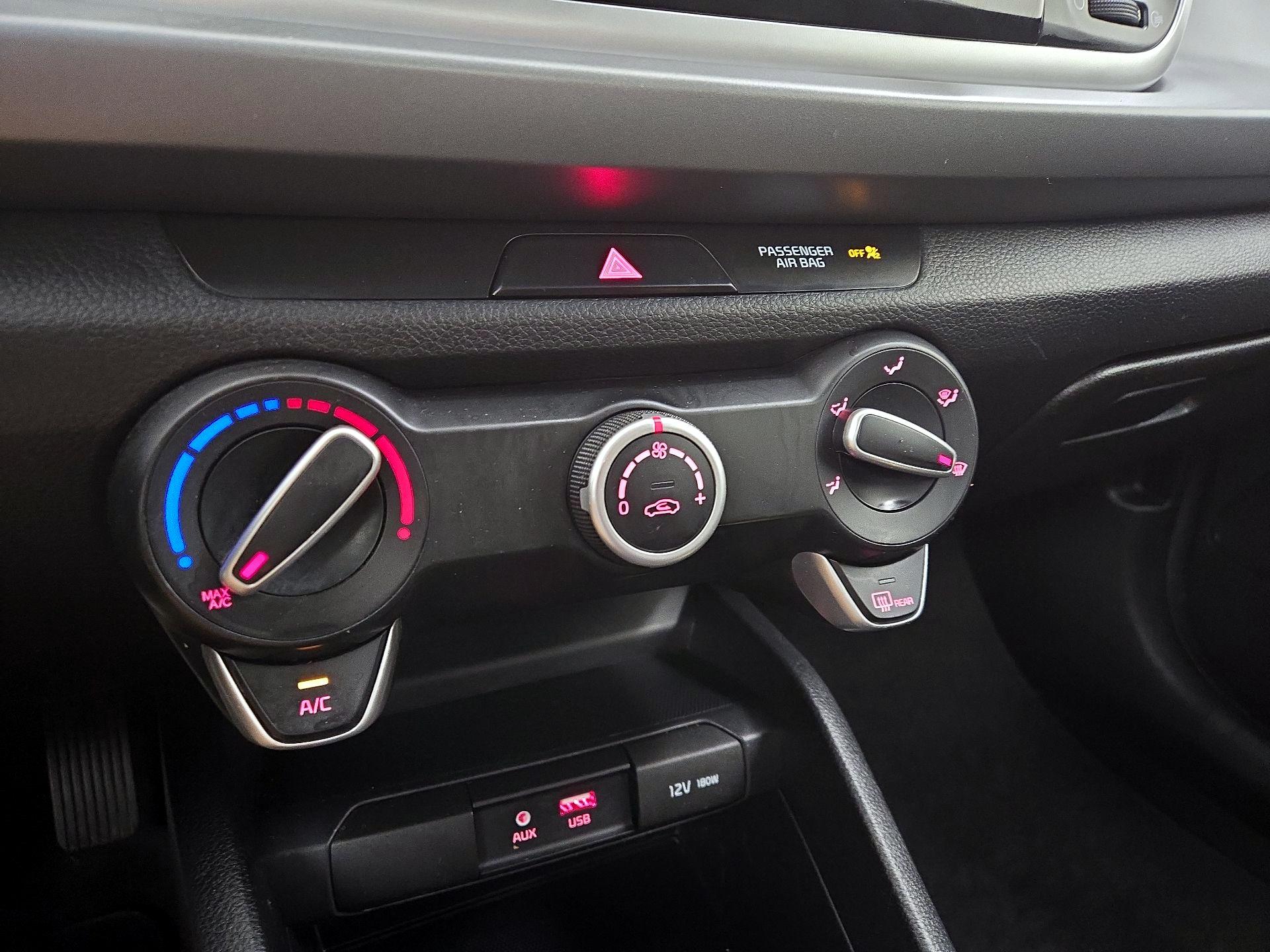 Thumbnail: 2020 Kia Rio - 16