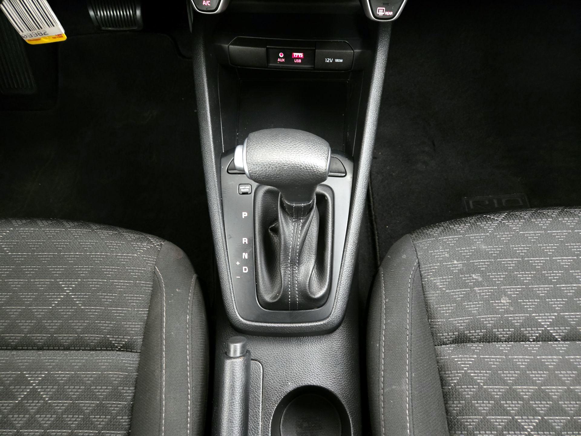 Thumbnail: 2020 Kia Rio - 17