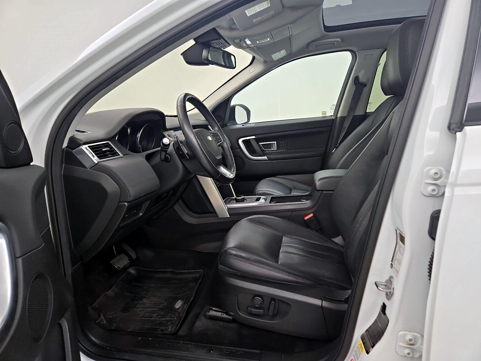 Thumbnail: 2017 Land Rover Discovery Sport - 11