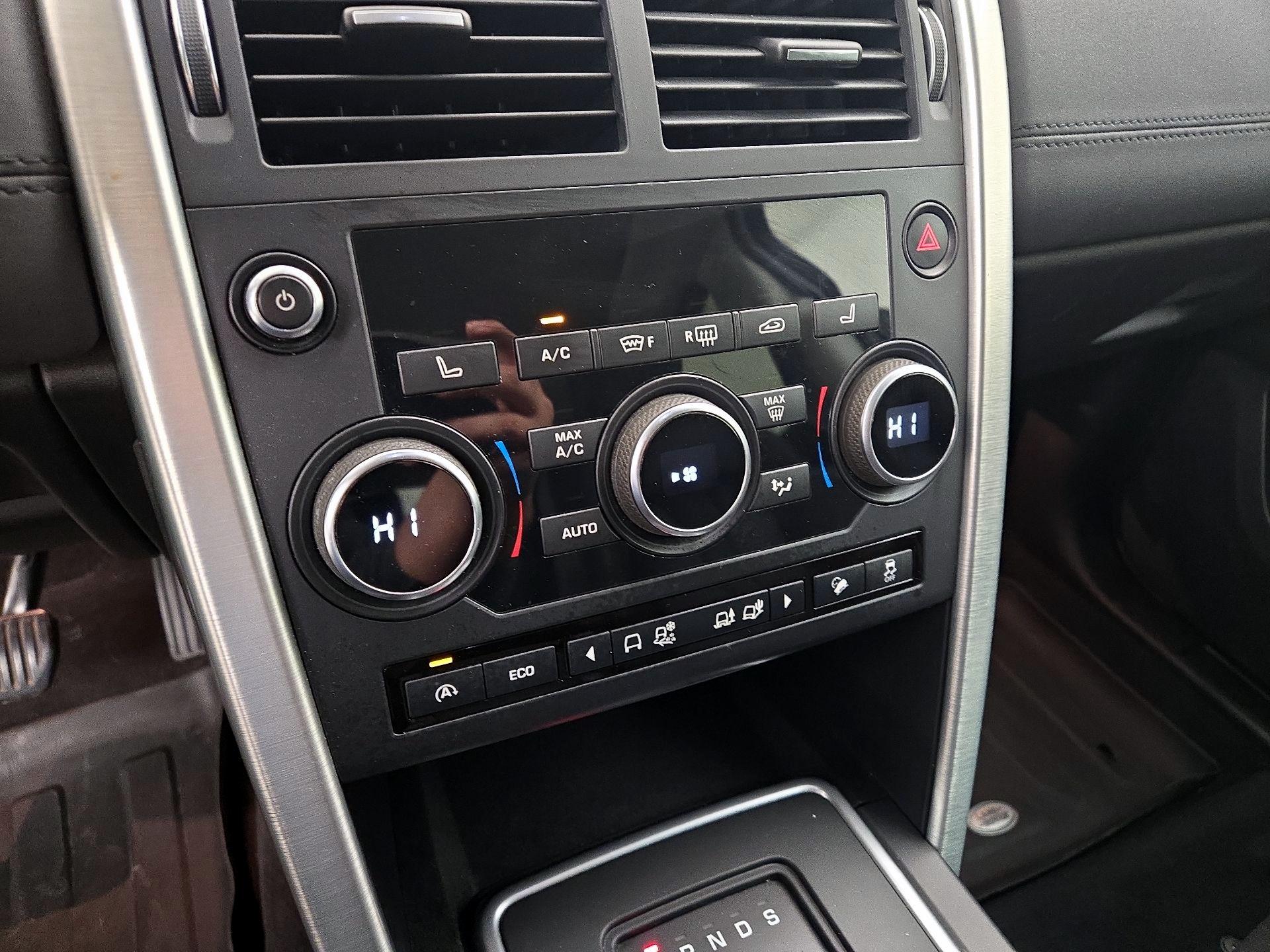 Thumbnail: 2017 Land Rover Discovery Sport - 16