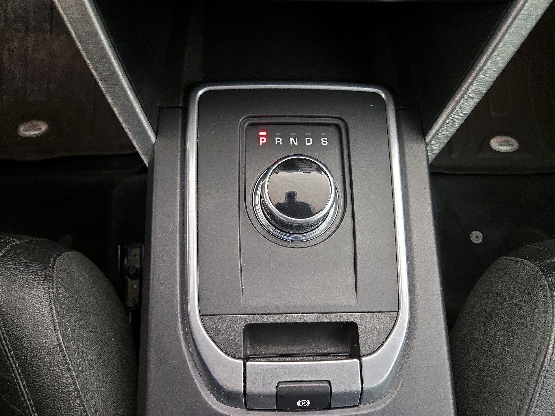 Thumbnail: 2017 Land Rover Discovery Sport - 17