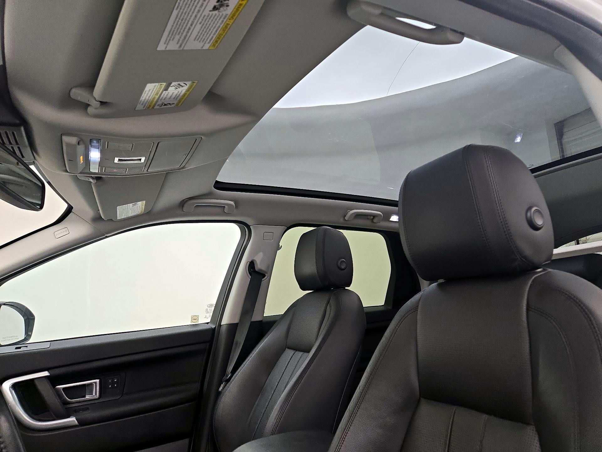 Thumbnail: 2017 Land Rover Discovery Sport - 19