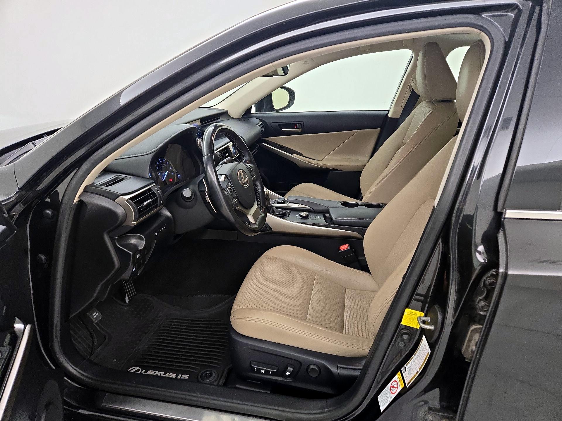 Thumbnail: 2017 Lexus IS - 11