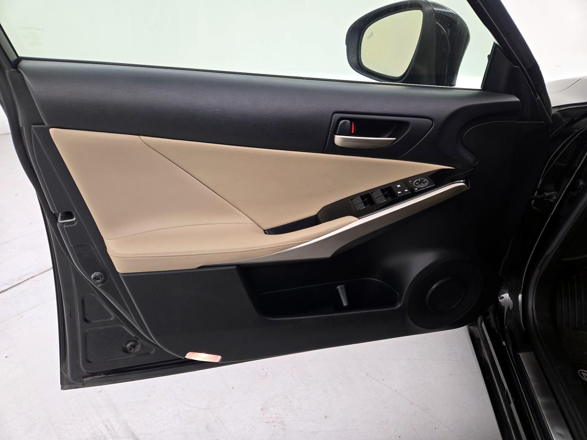 Thumbnail: 2017 Lexus IS - 12