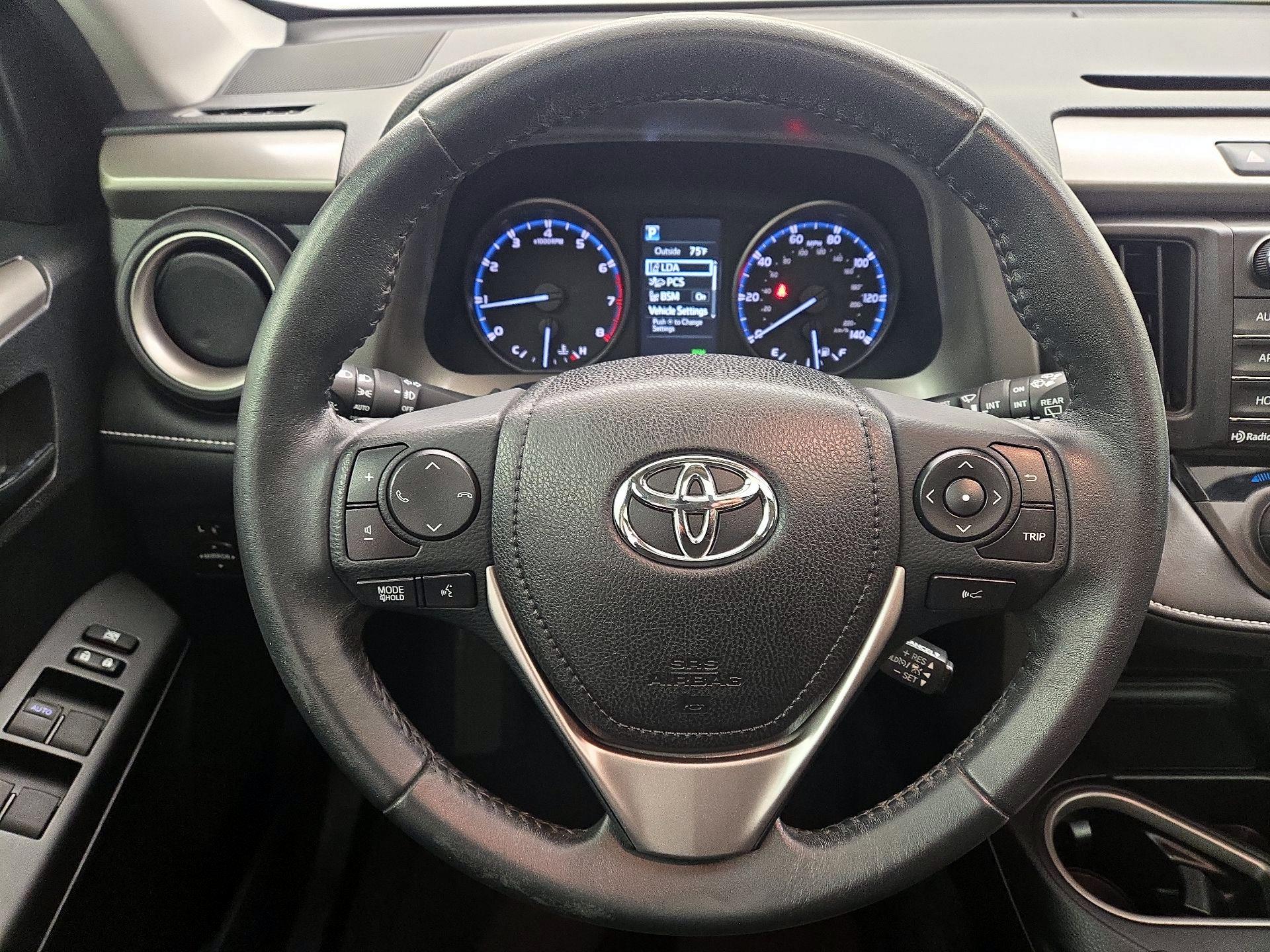 Thumbnail: 2018 Toyota RAV4 - 10