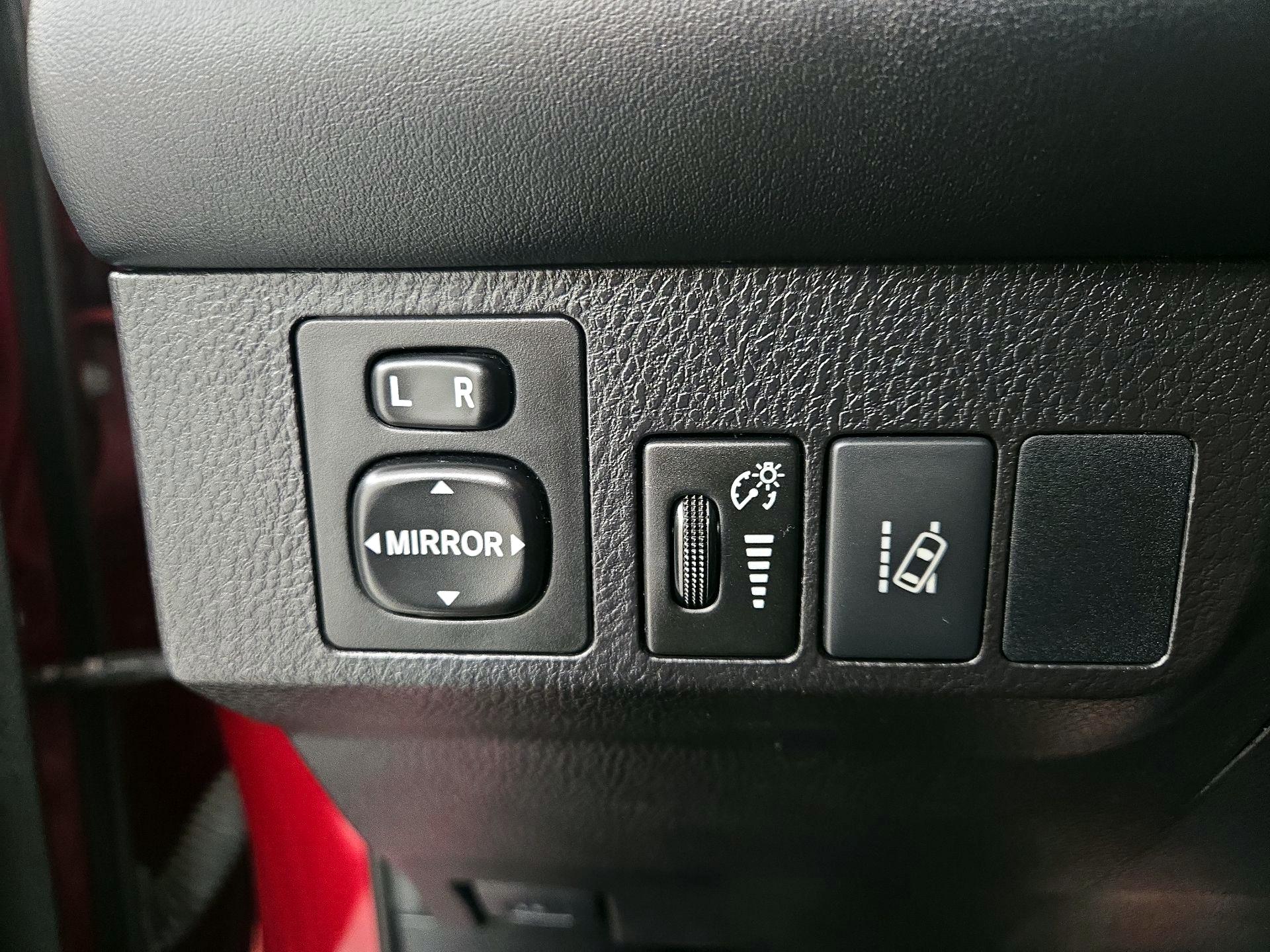 Thumbnail: 2018 Toyota RAV4 - 13