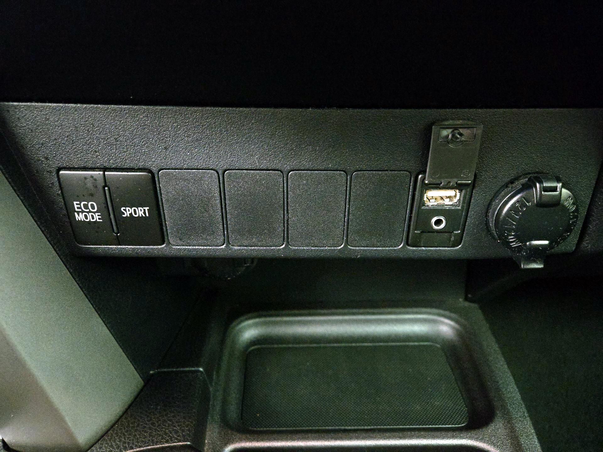 Thumbnail: 2018 Toyota RAV4 - 18