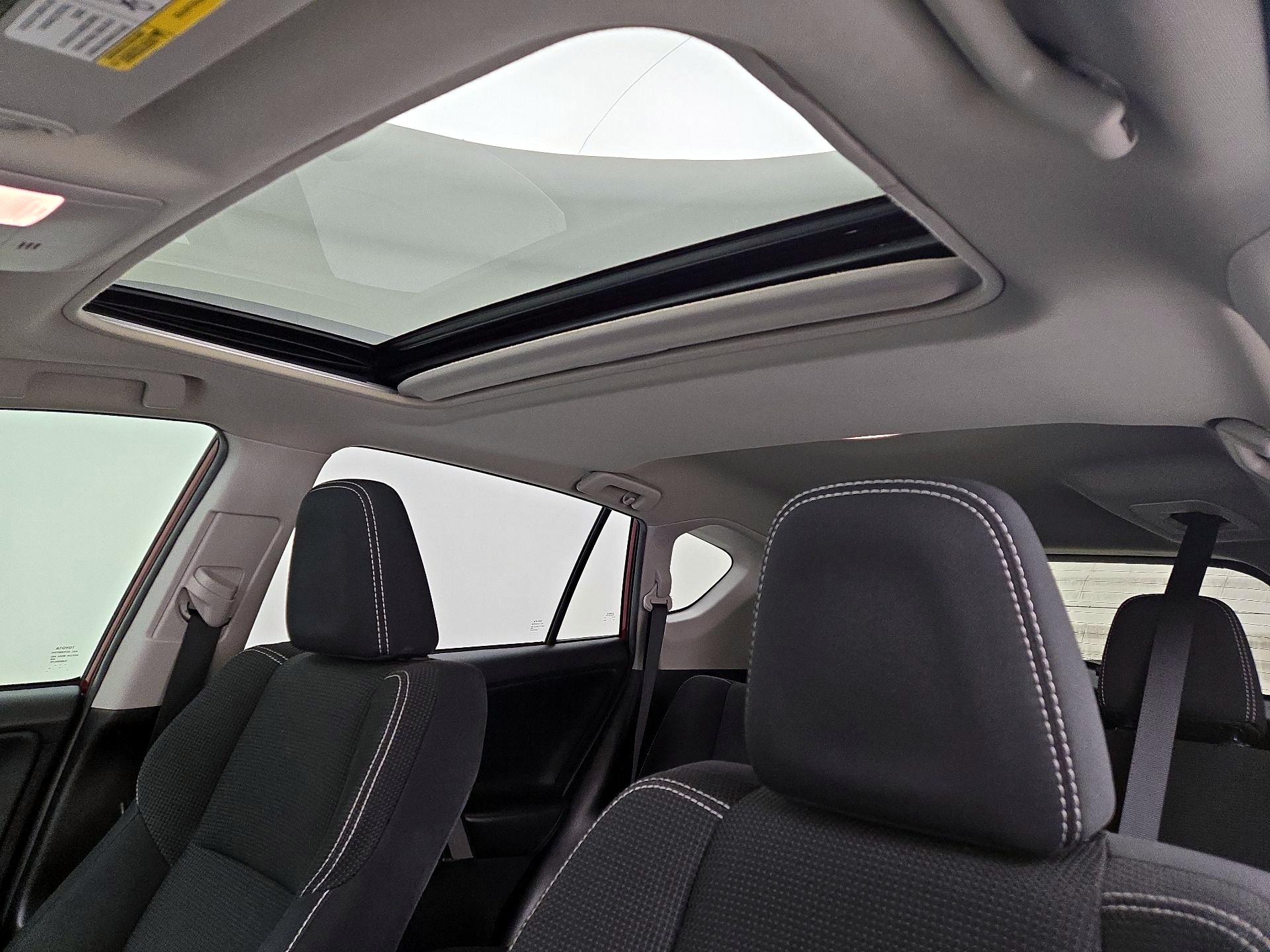 Thumbnail: 2018 Toyota RAV4 - 19