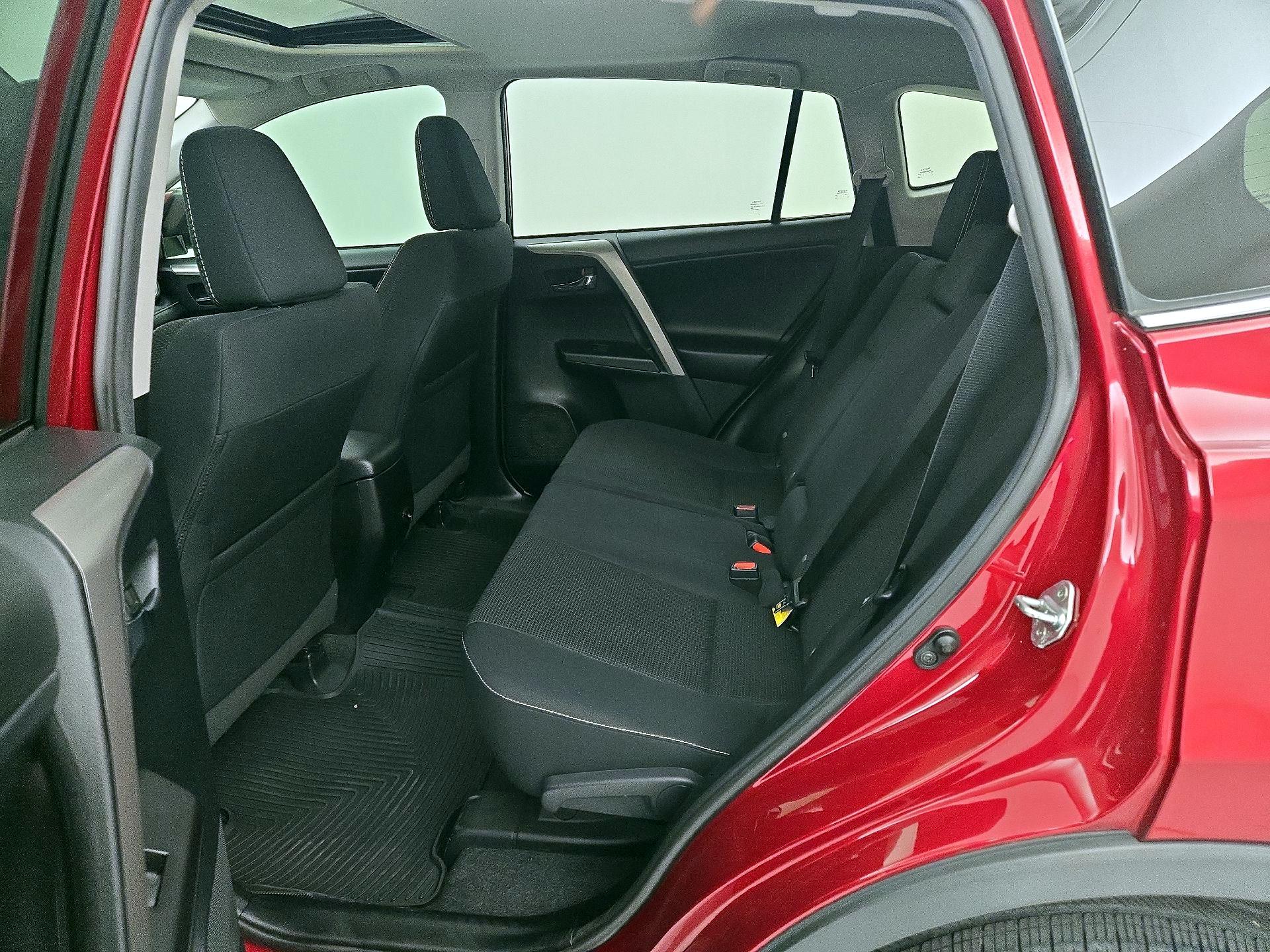 Thumbnail: 2018 Toyota RAV4 - 20