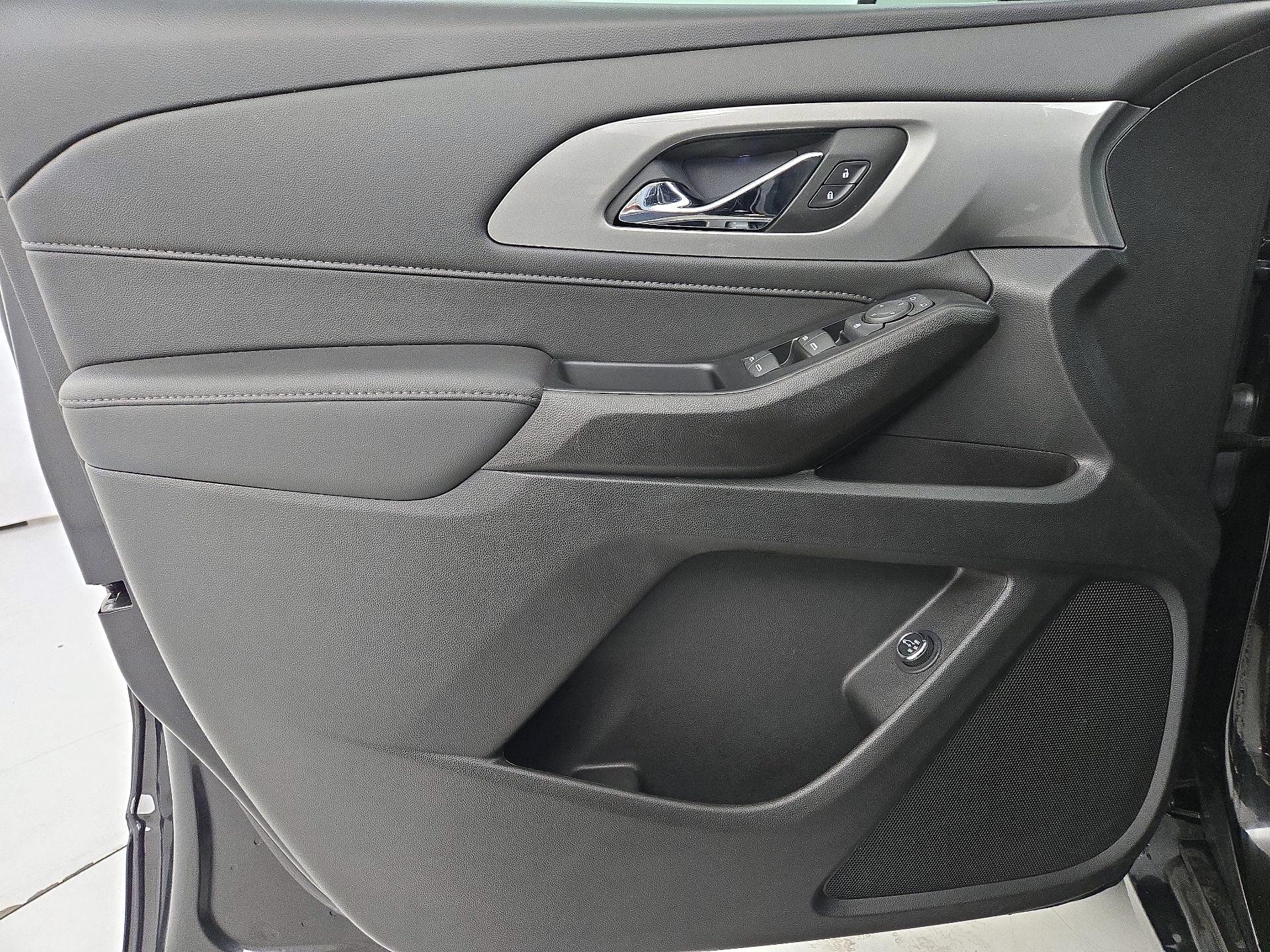 Thumbnail: 2023 Chevrolet Traverse - 12