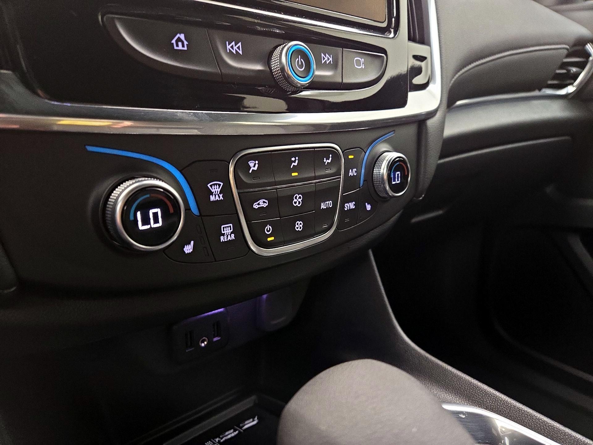 Thumbnail: 2023 Chevrolet Traverse - 16