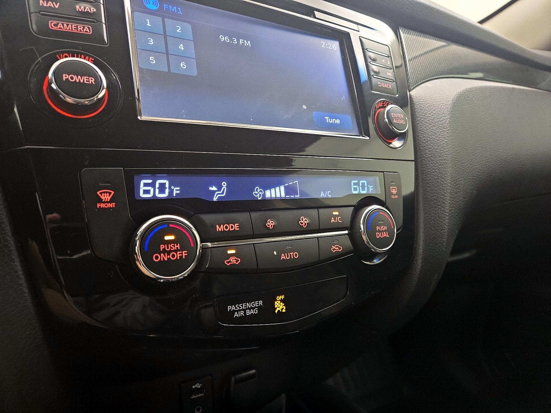 Thumbnail: 2015 Nissan Rogue - 17