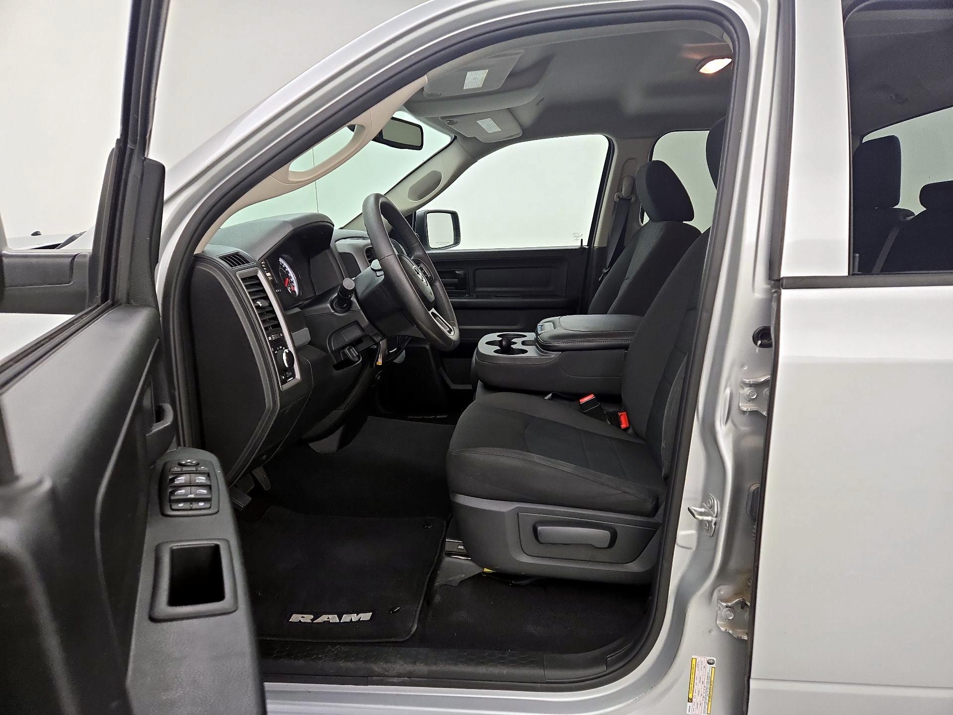 Thumbnail: 2019 RAM 1500 Classic - 11