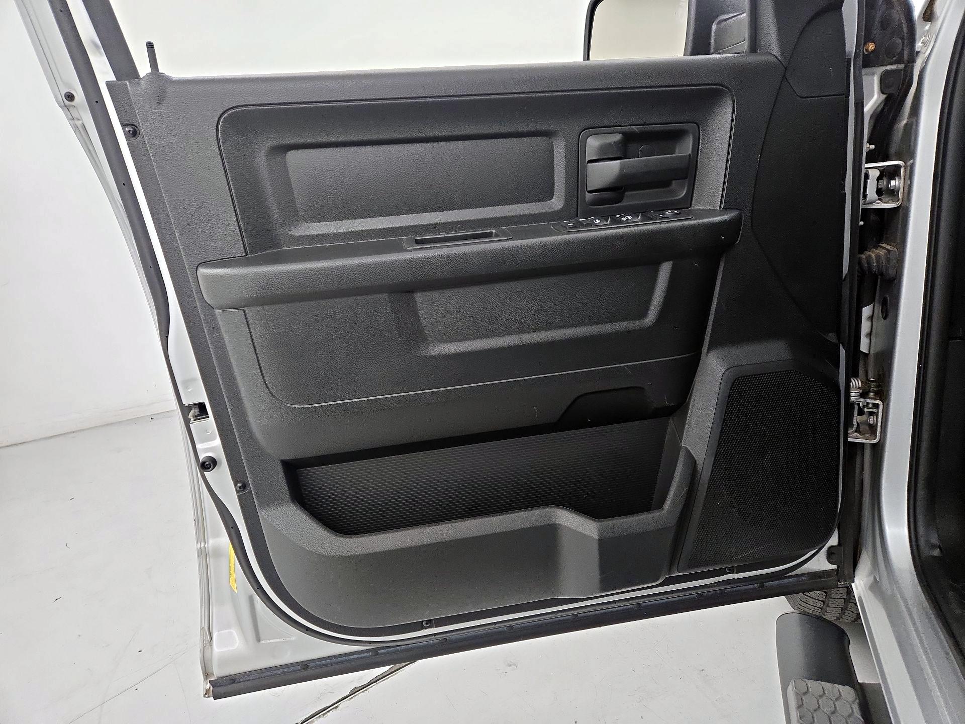 Thumbnail: 2019 RAM 1500 Classic - 12