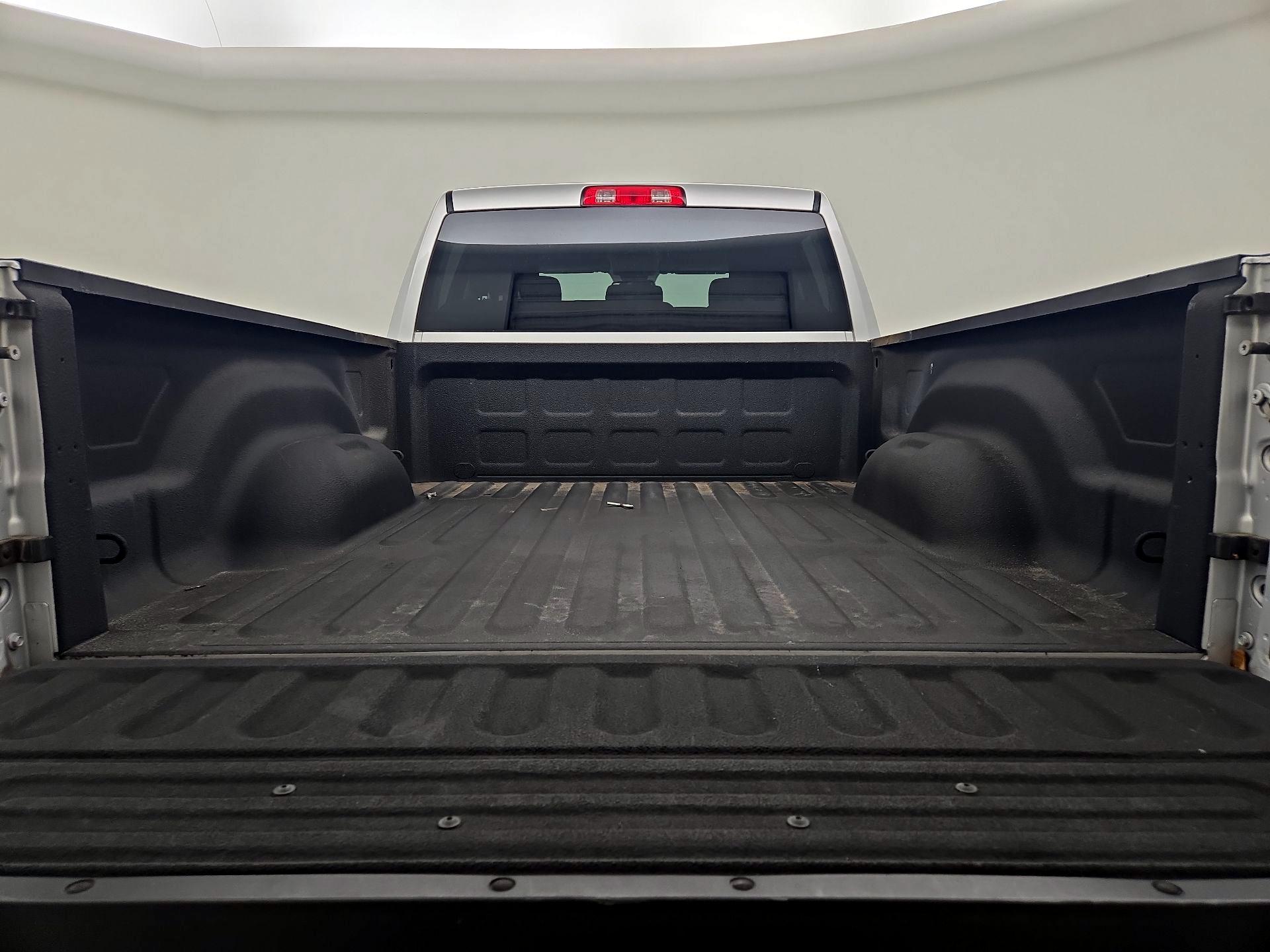 Thumbnail: 2019 RAM 1500 Classic - 19