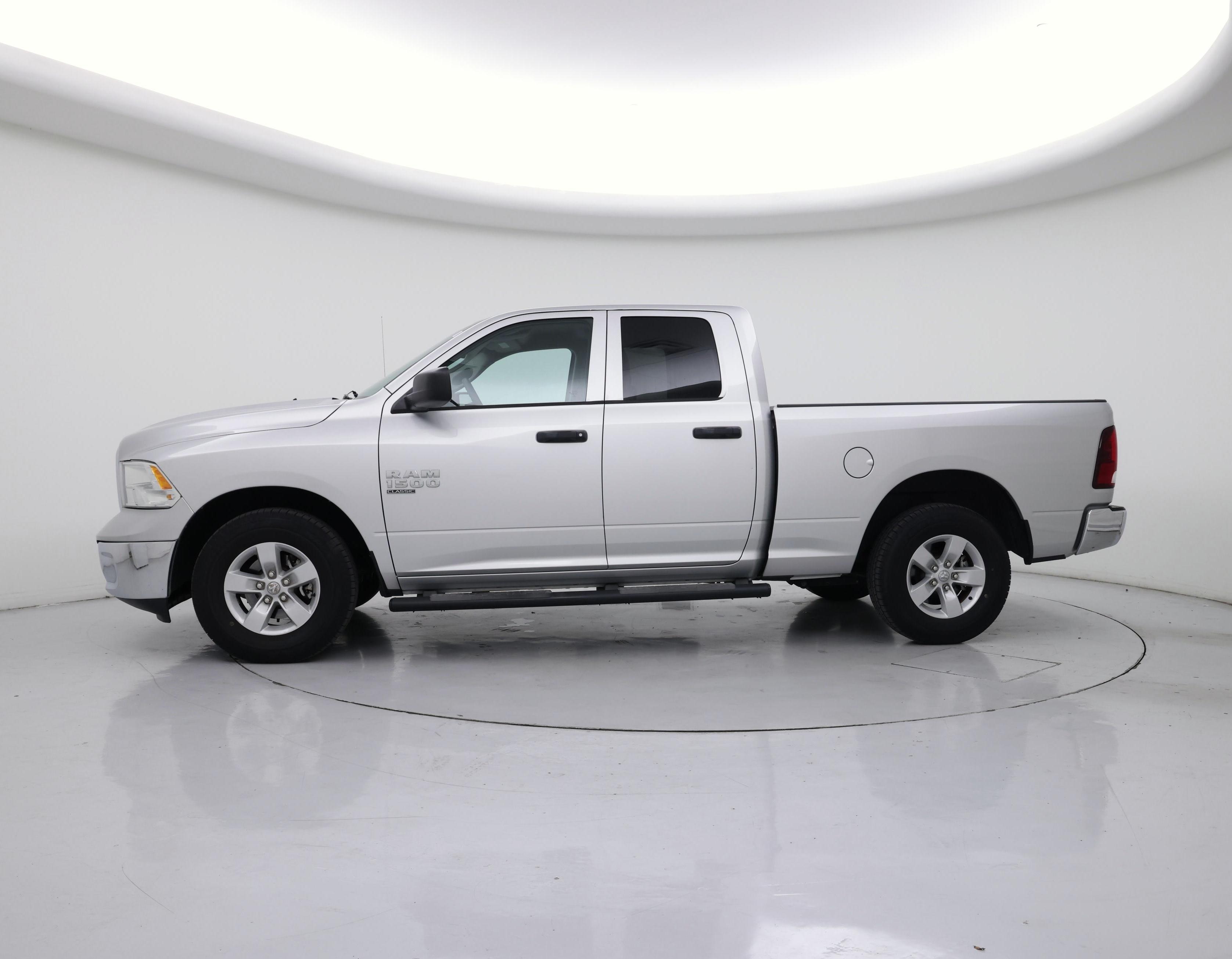 Thumbnail: 2019 RAM 1500 Classic - 3