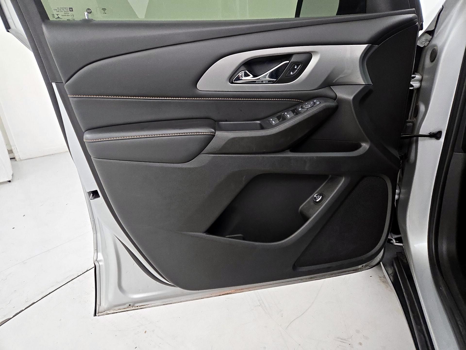 Thumbnail: 2021 Chevrolet Traverse - 12