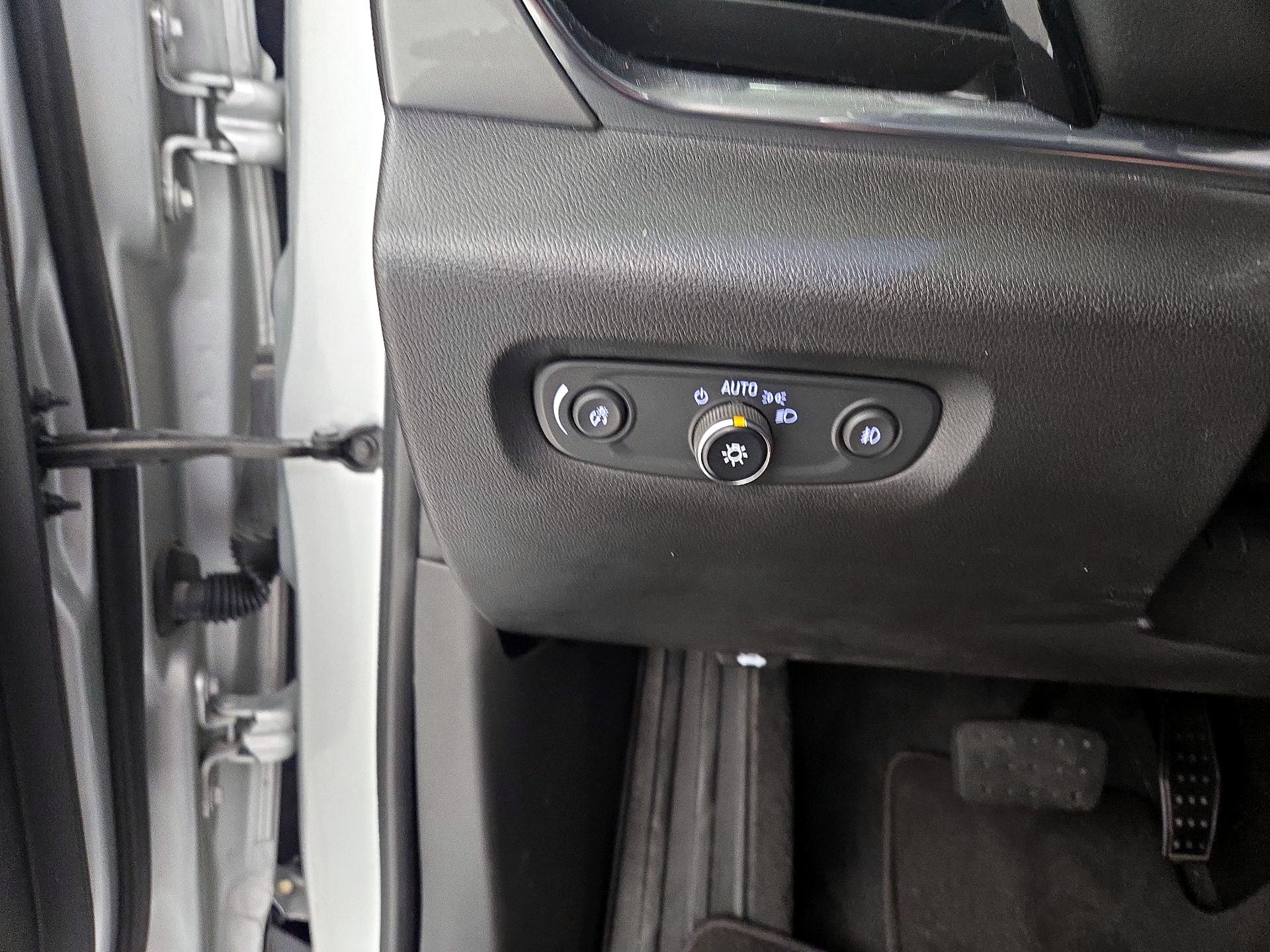 Thumbnail: 2021 Chevrolet Traverse - 13