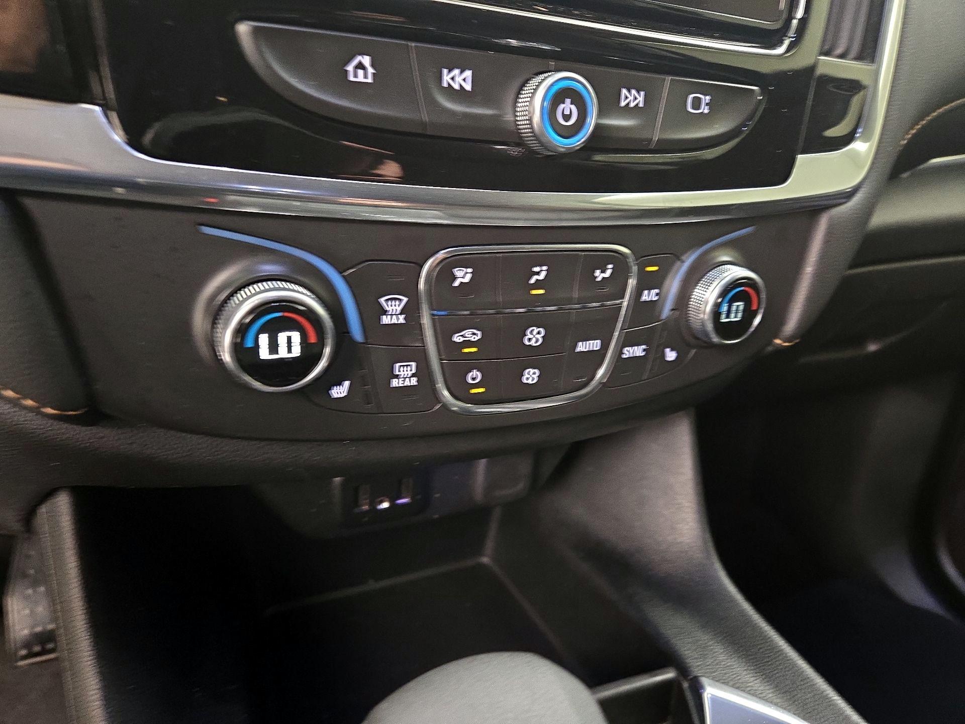 Thumbnail: 2021 Chevrolet Traverse - 16