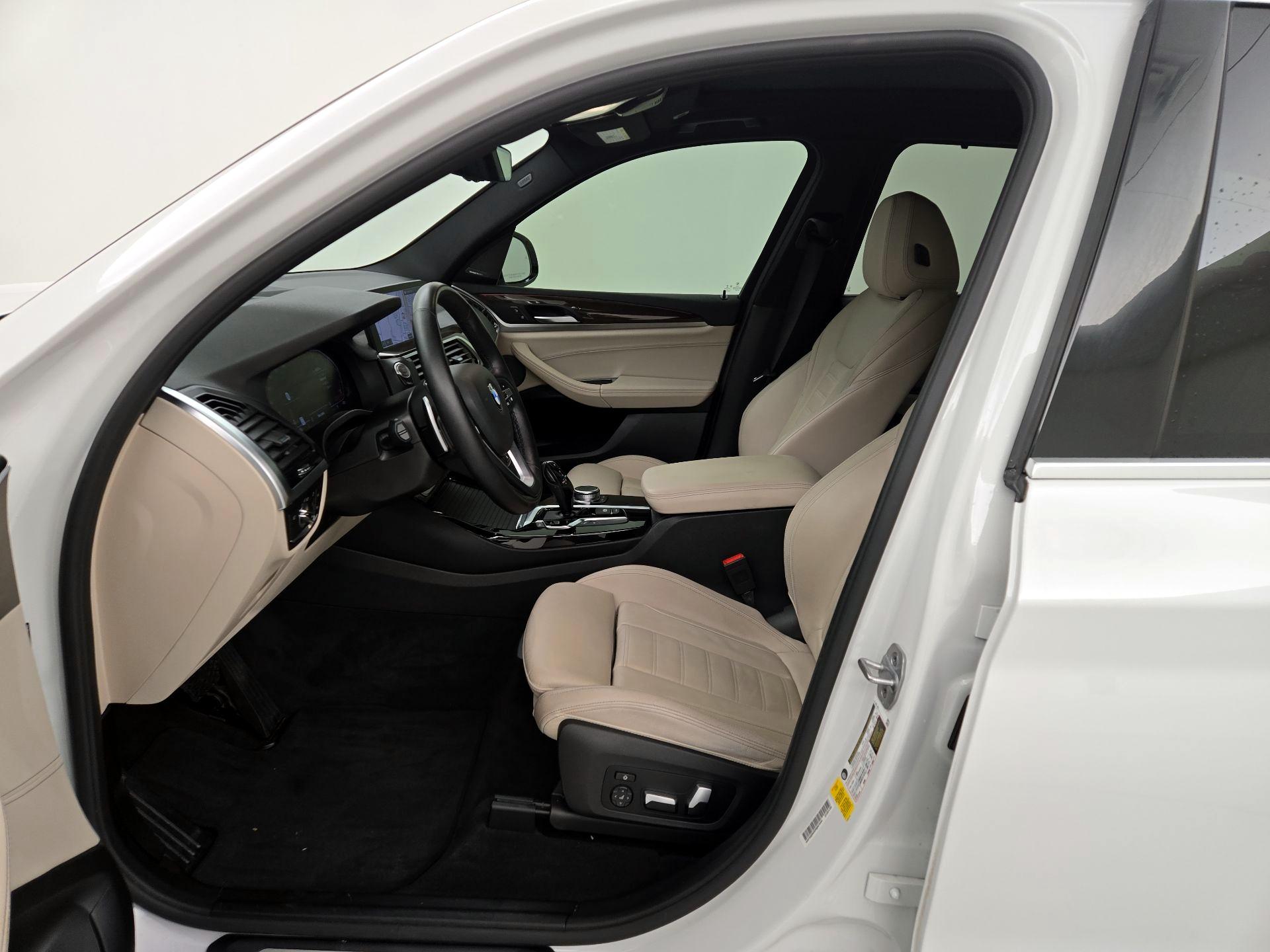 Thumbnail: 2021 BMW X3 - 11