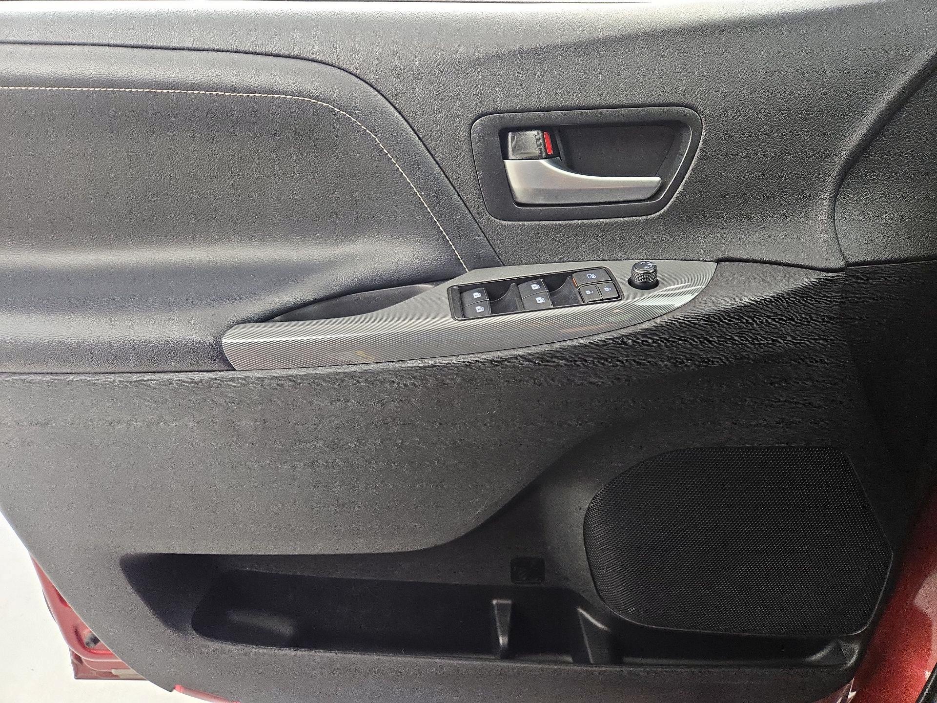 Thumbnail: 2019 Toyota Sienna - 12