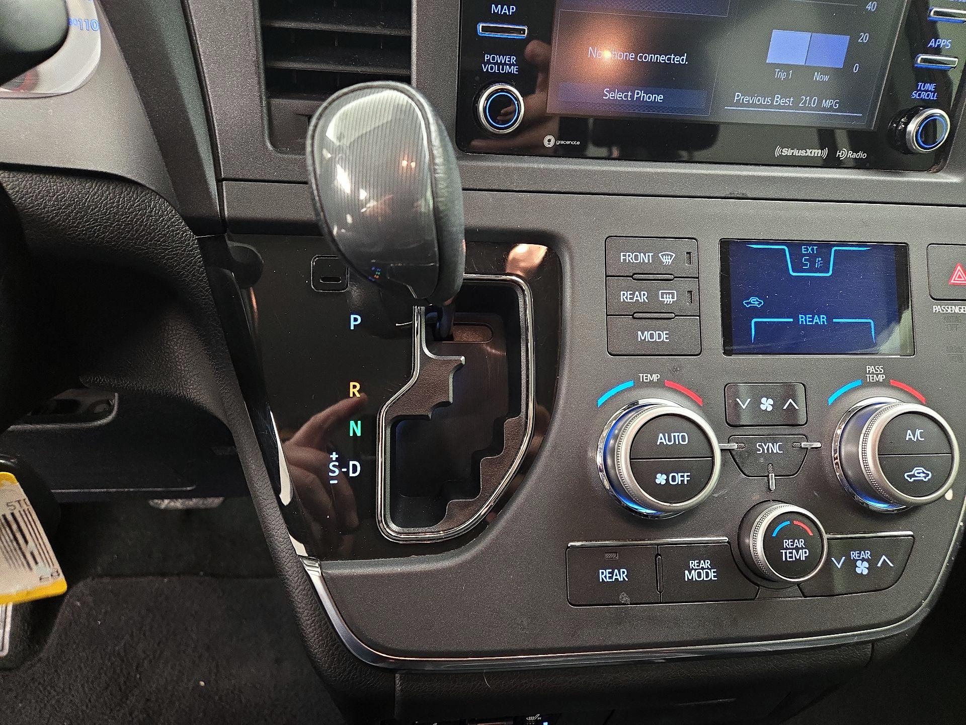 Thumbnail: 2019 Toyota Sienna - 17