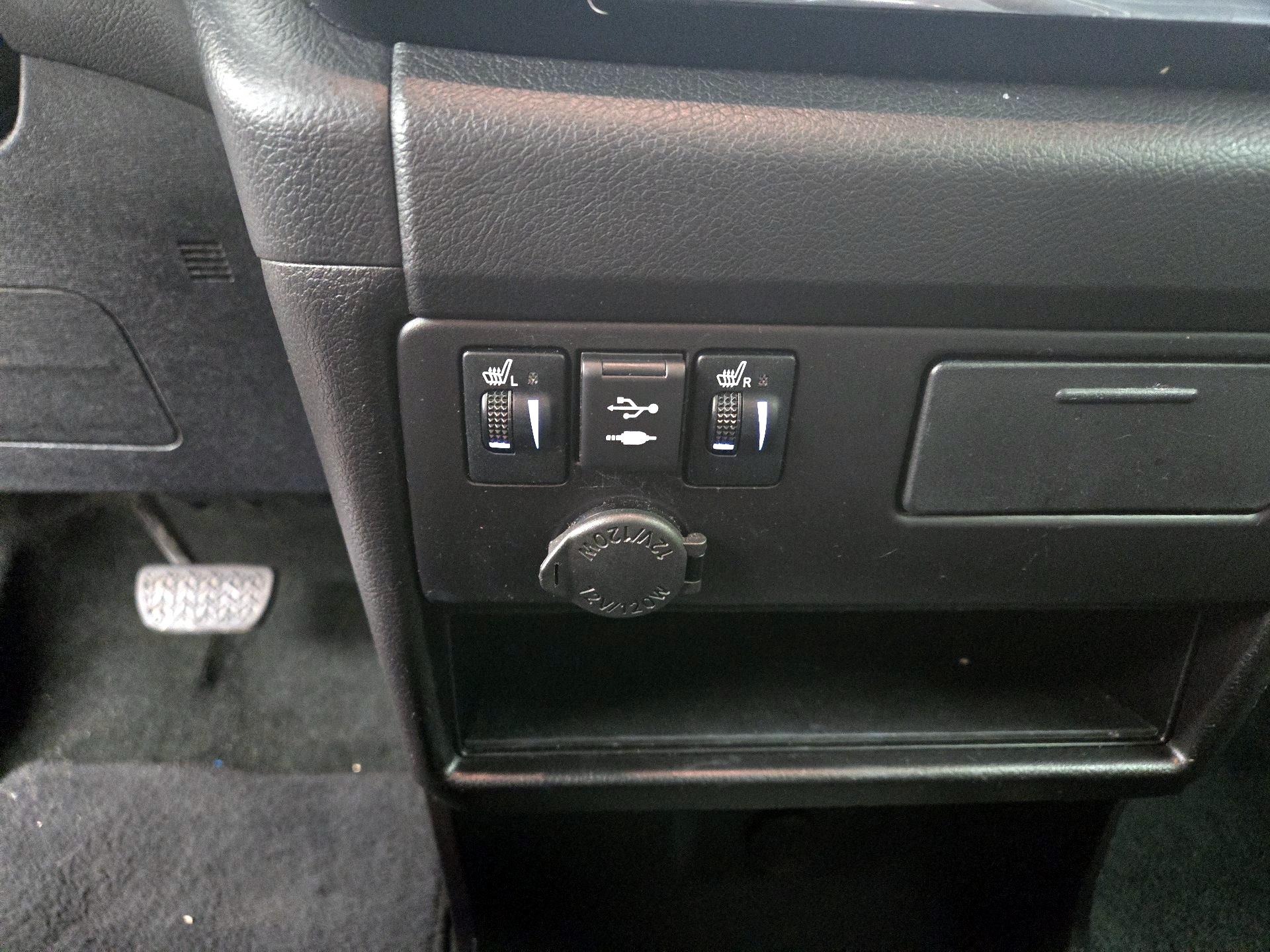 Thumbnail: 2019 Toyota Sienna - 18