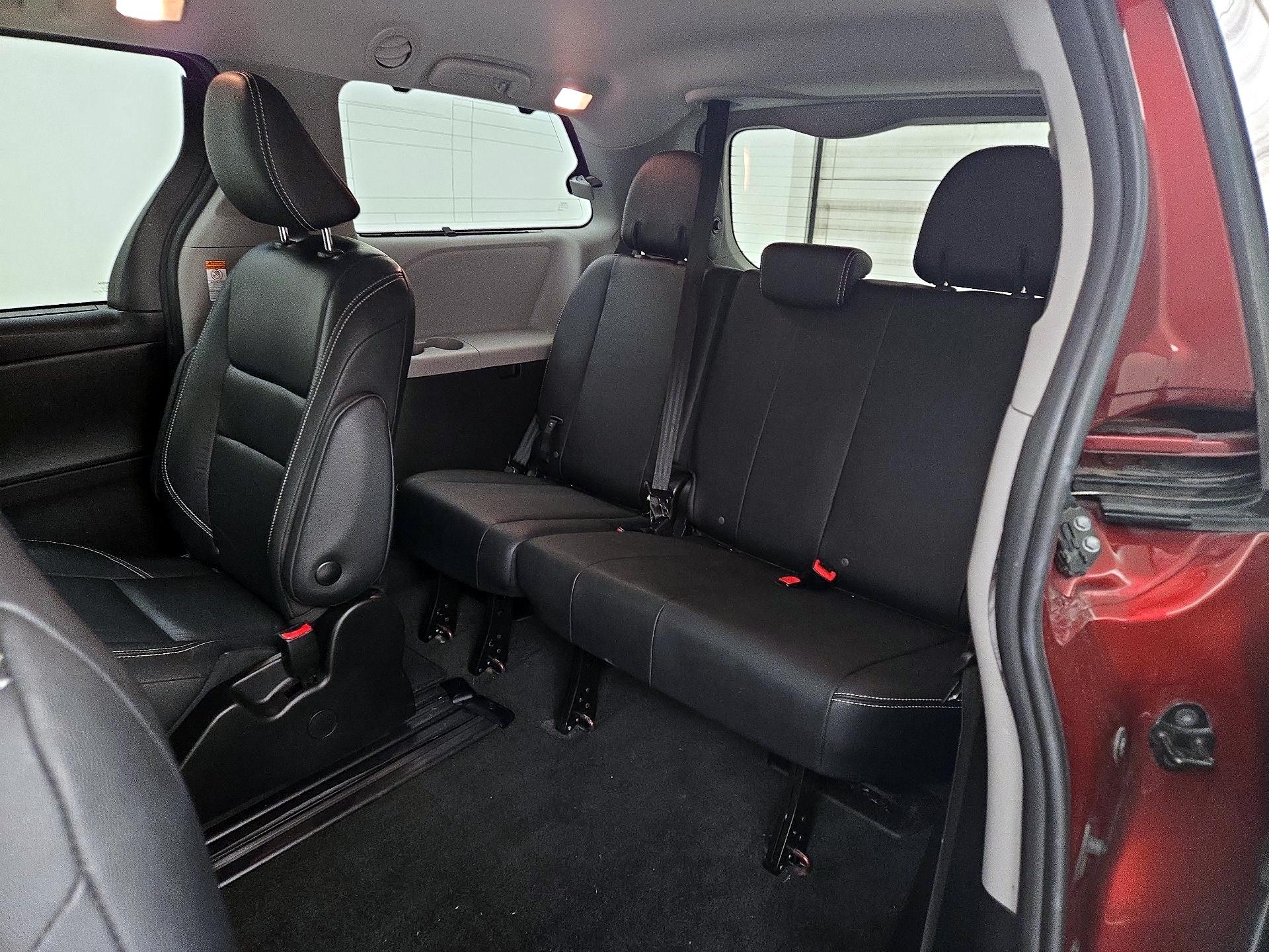 Thumbnail: 2019 Toyota Sienna - 20