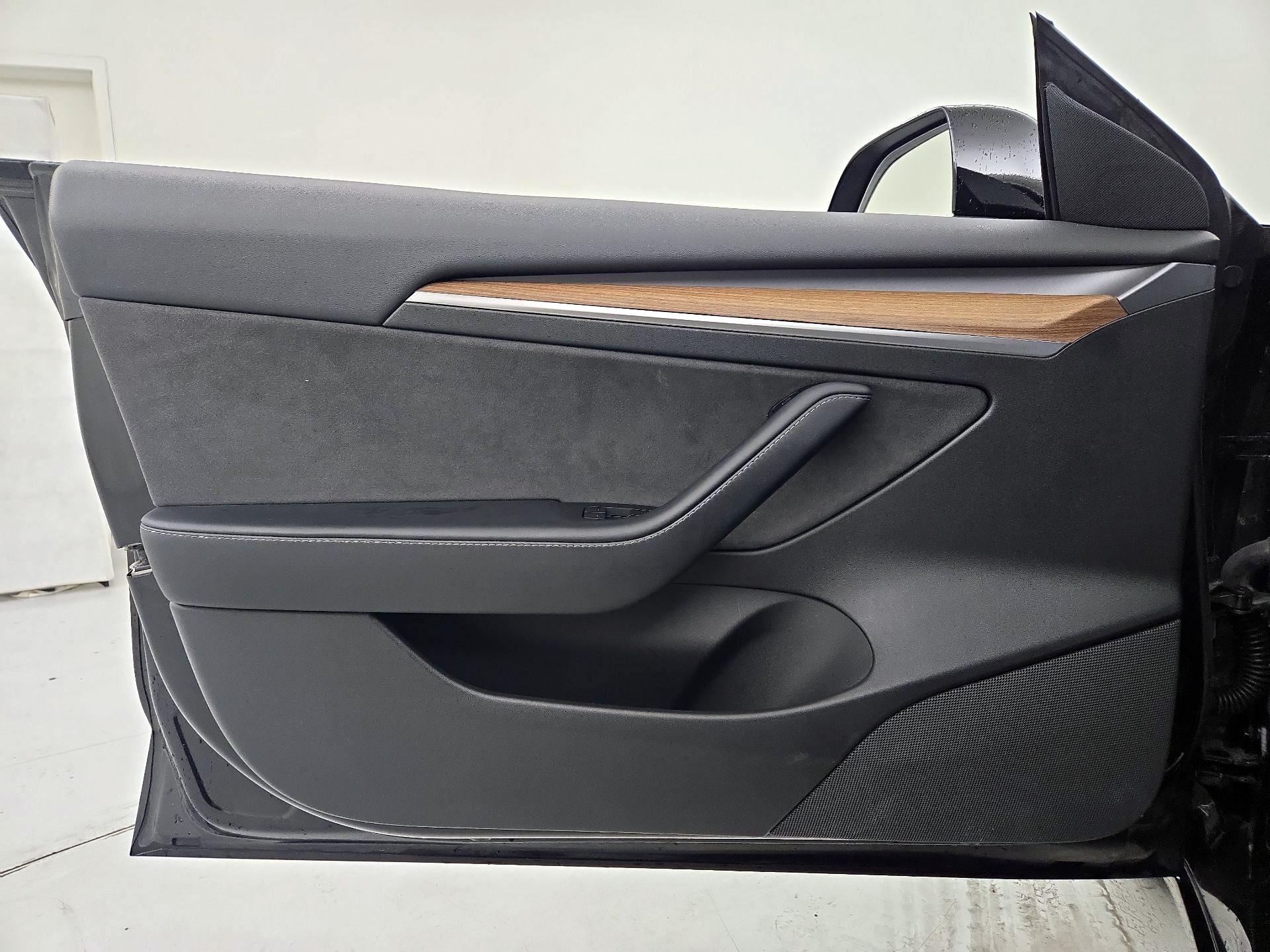 Thumbnail: 2022 Tesla Model 3 - 12