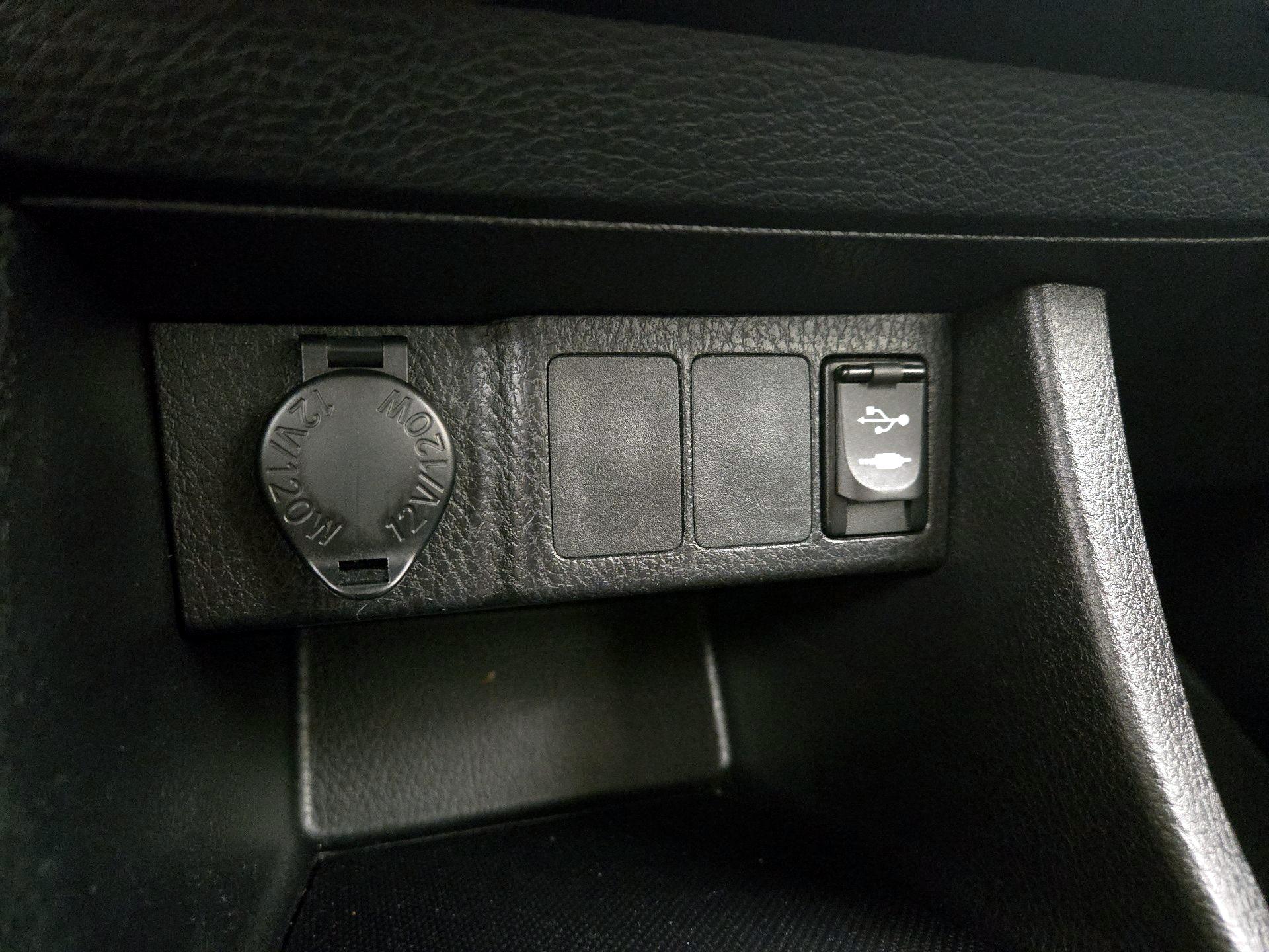 Thumbnail: 2015 Toyota Corolla - 18