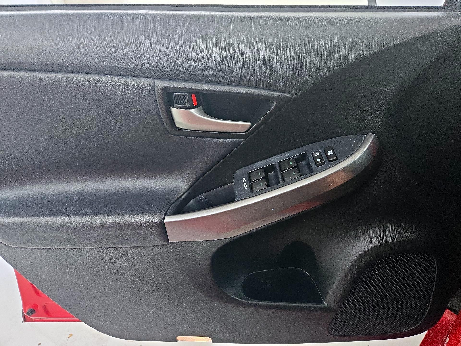 Thumbnail: 2015 Toyota Prius - 12