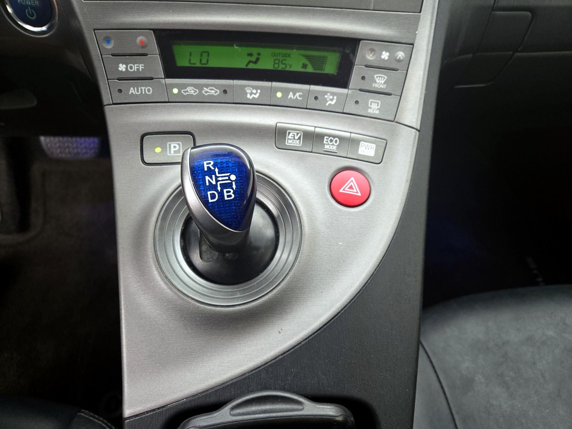 Thumbnail: 2015 Toyota Prius - 17