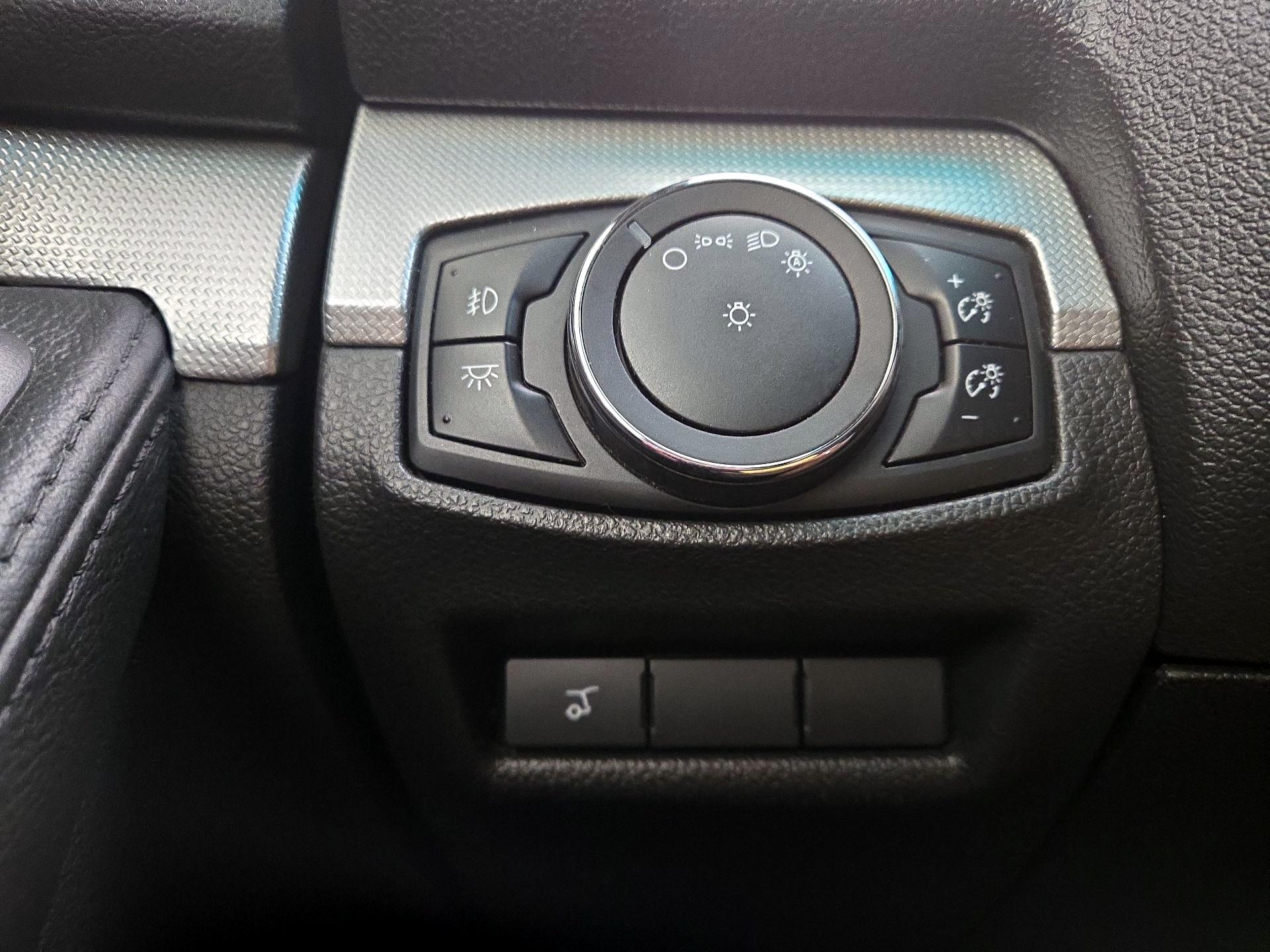 Thumbnail: 2014 Ford Explorer - 13