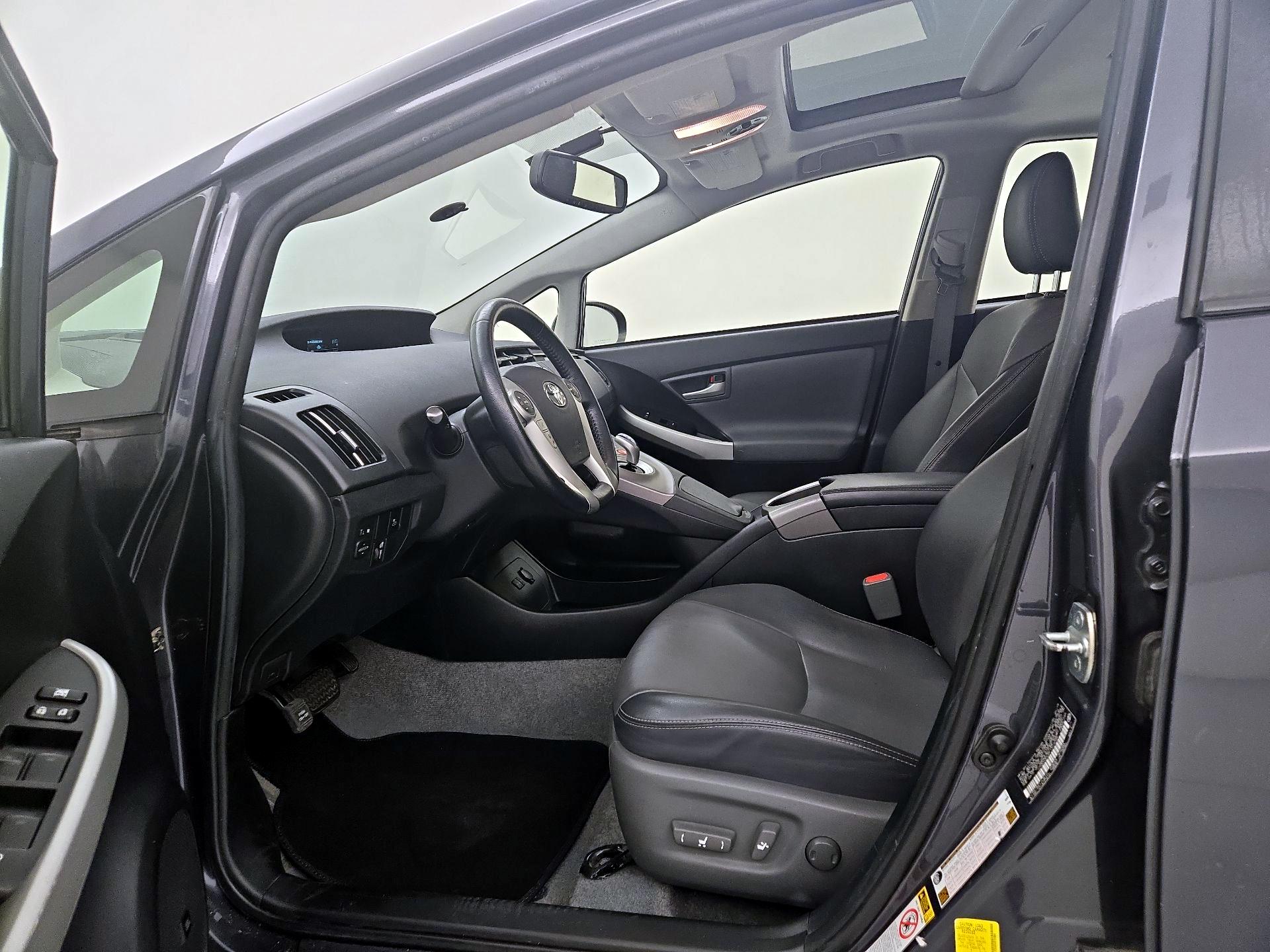 Thumbnail: 2015 Toyota Prius - 9