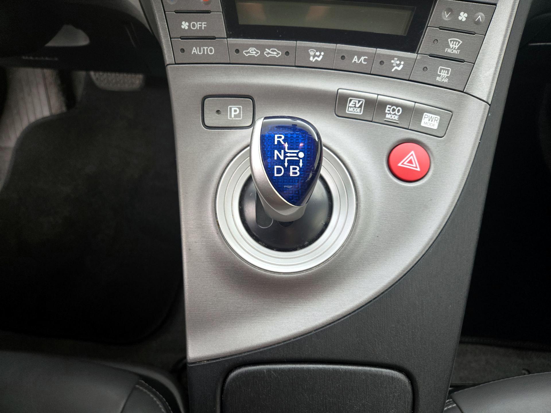 Thumbnail: 2015 Toyota Prius - 16