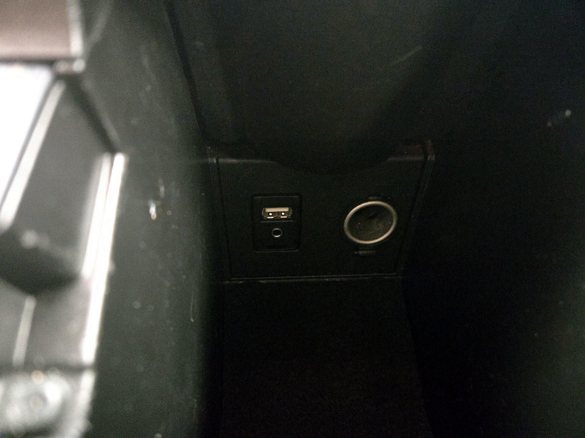 Thumbnail: 2015 Toyota Prius - 17