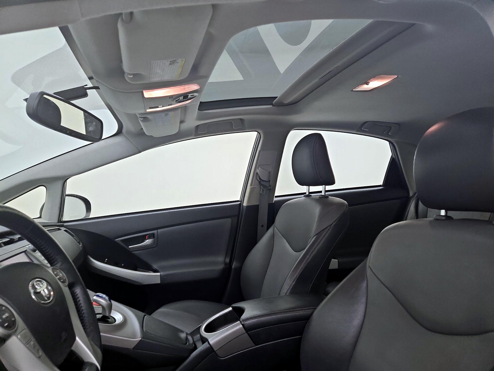 Thumbnail: 2015 Toyota Prius - 18