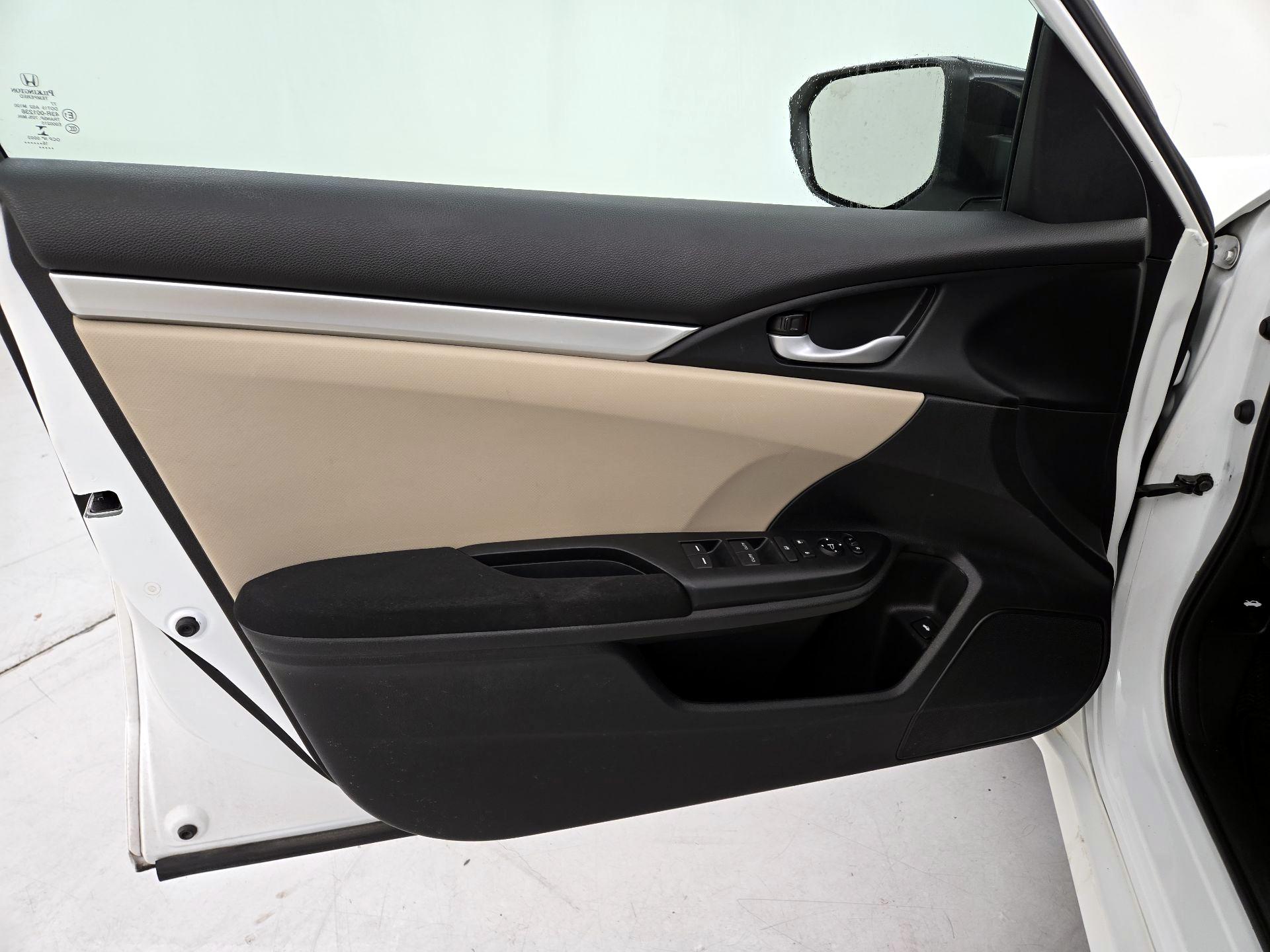 Thumbnail: 2016 Honda Civic - 12