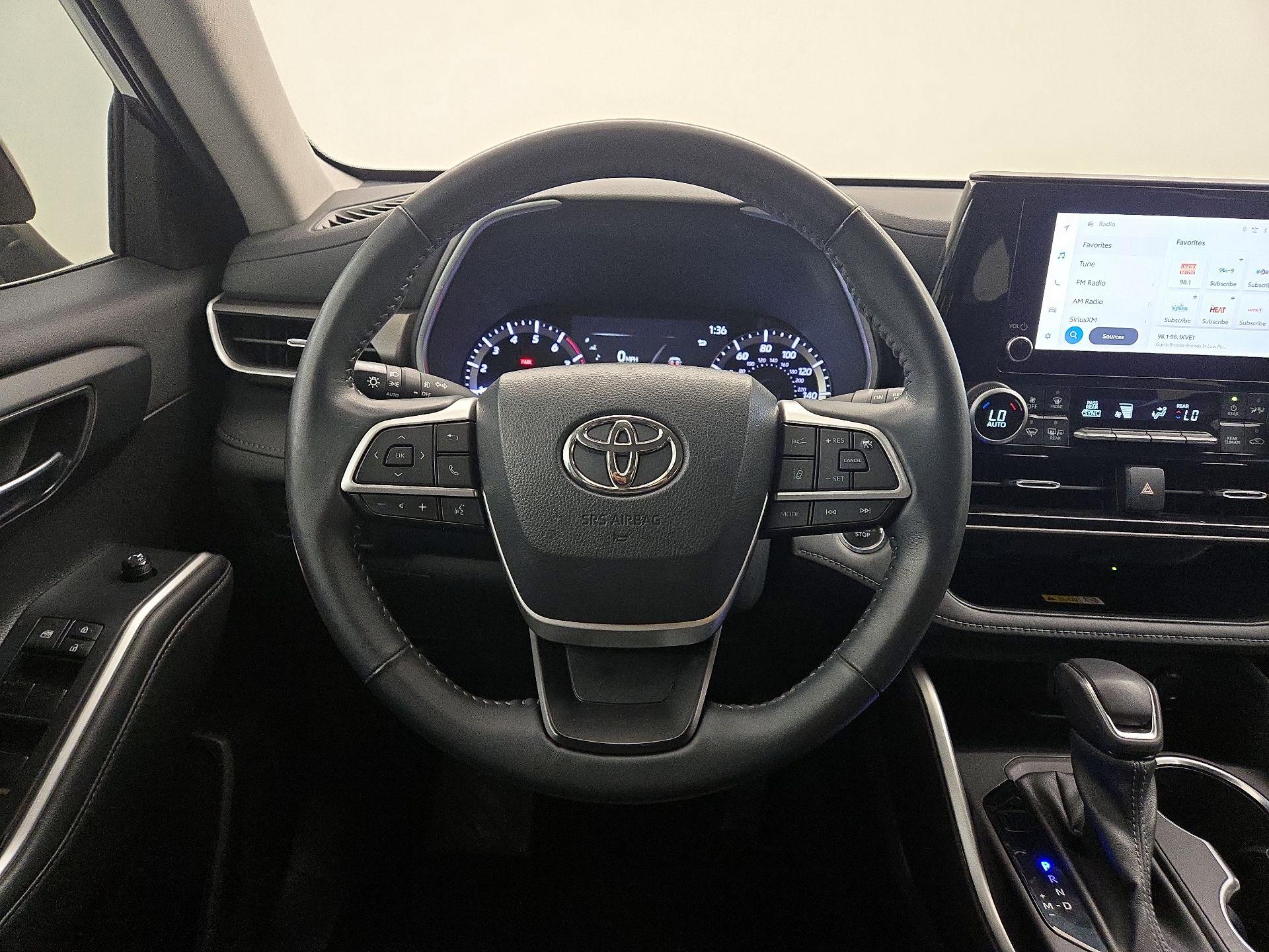 Thumbnail: 2023 Toyota Highlander - 10