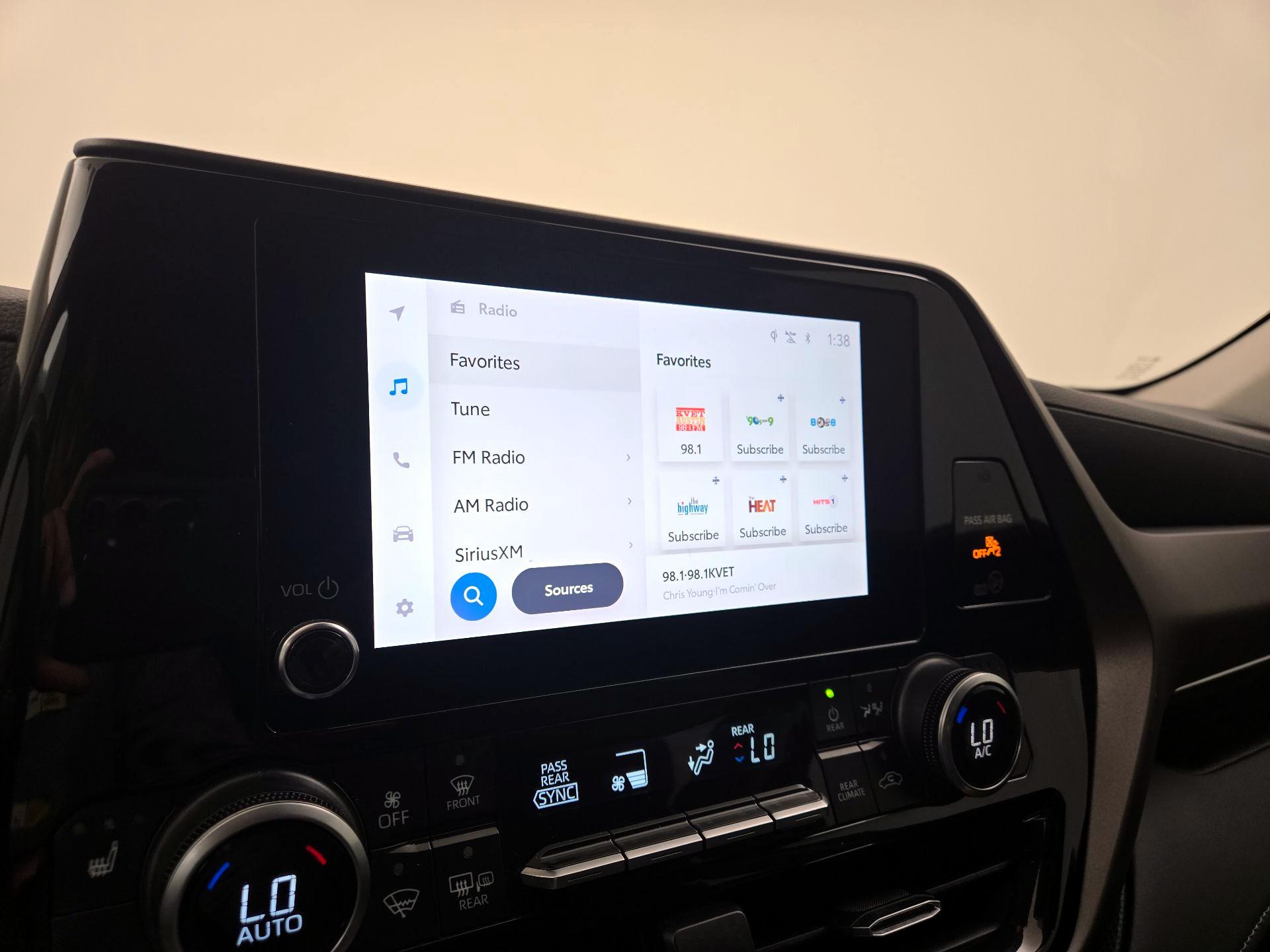 Thumbnail: 2023 Toyota Highlander - 15