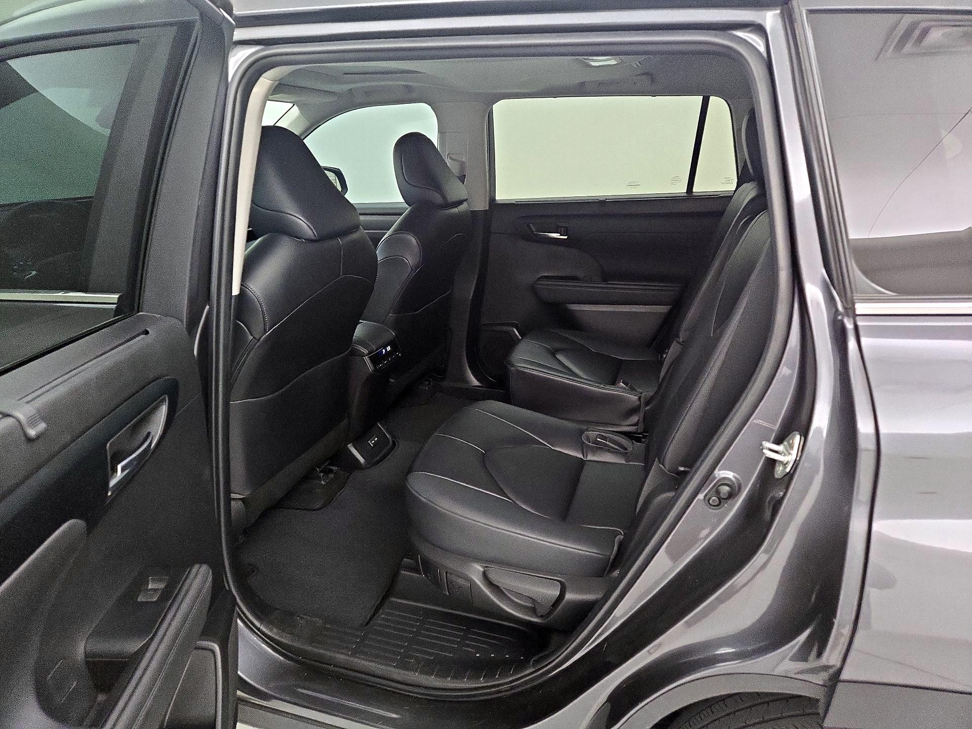 Thumbnail: 2023 Toyota Highlander - 20