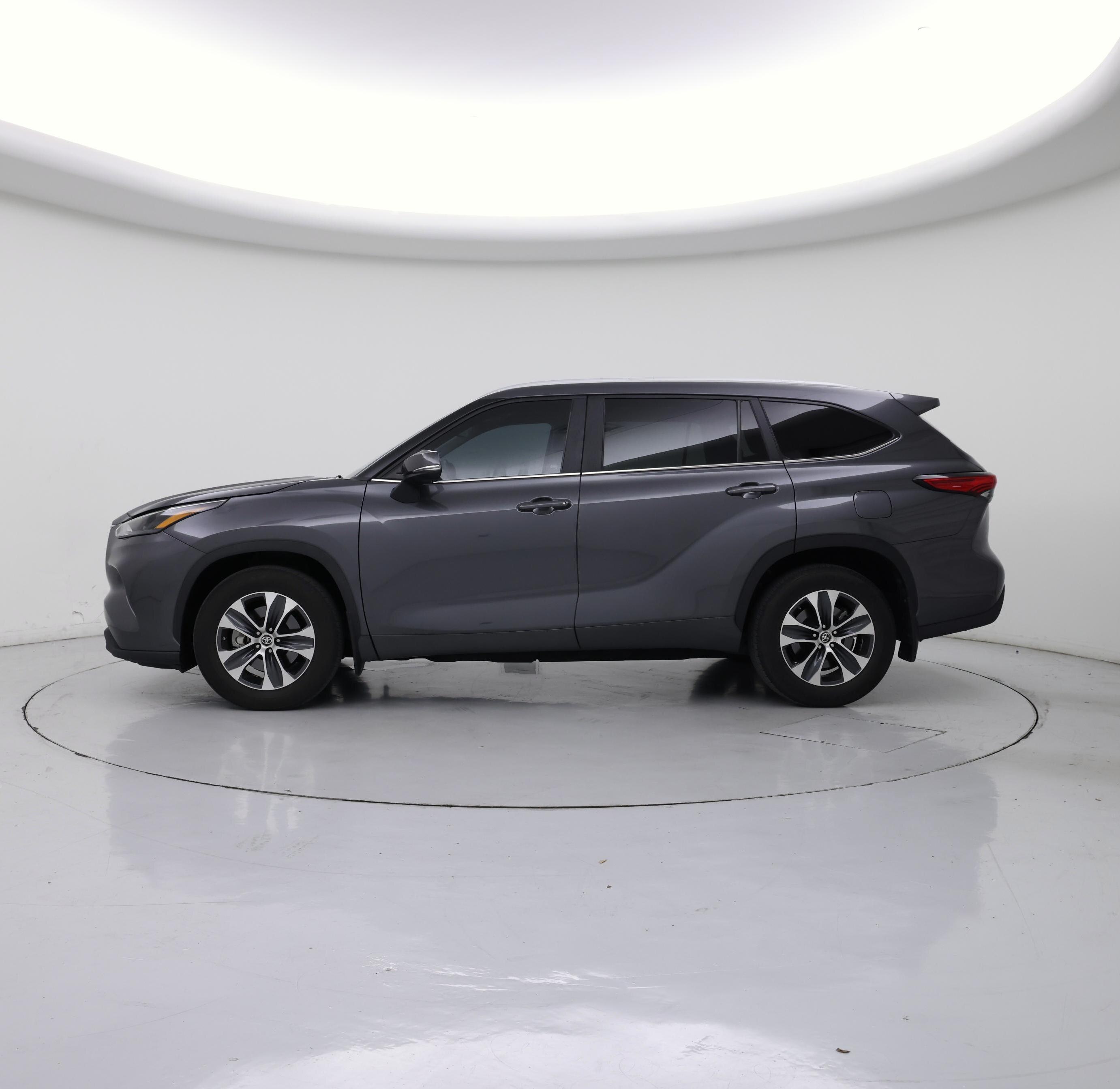 Thumbnail: 2023 Toyota Highlander - 3