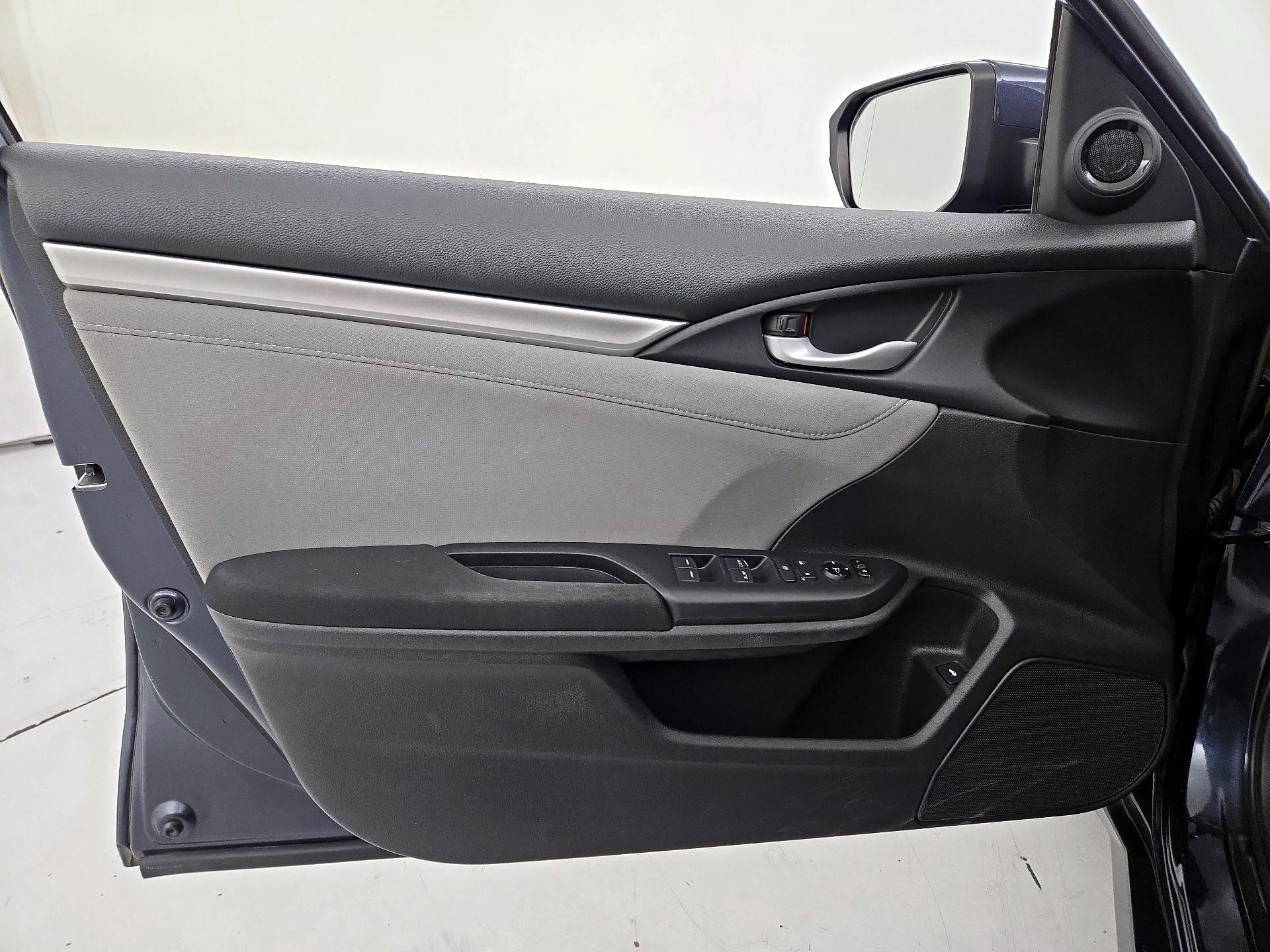 Thumbnail: 2016 Honda Civic - 12