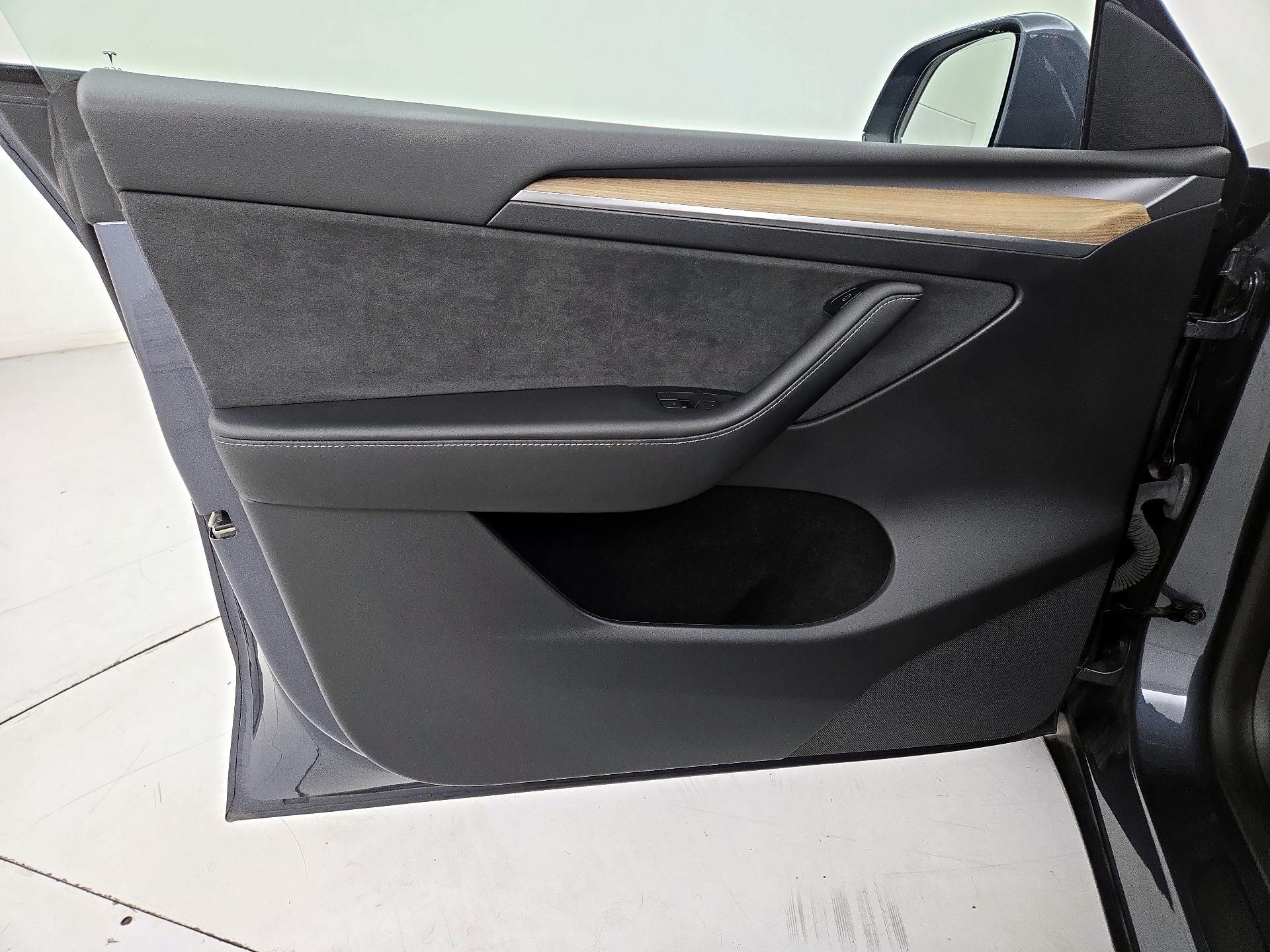 Thumbnail: 2023 Tesla Model Y - 12