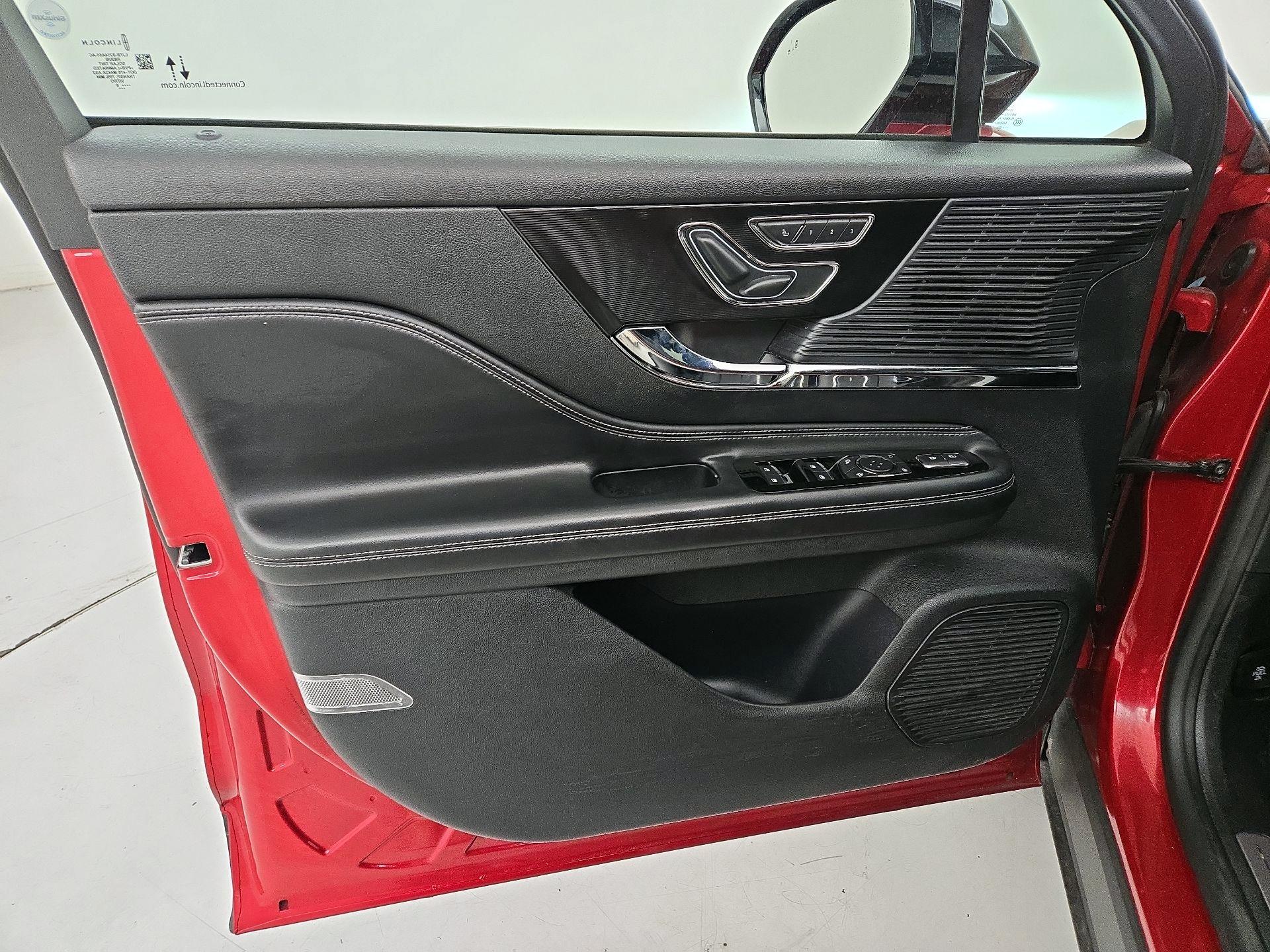 Thumbnail: 2020 Lincoln Corsair - 12