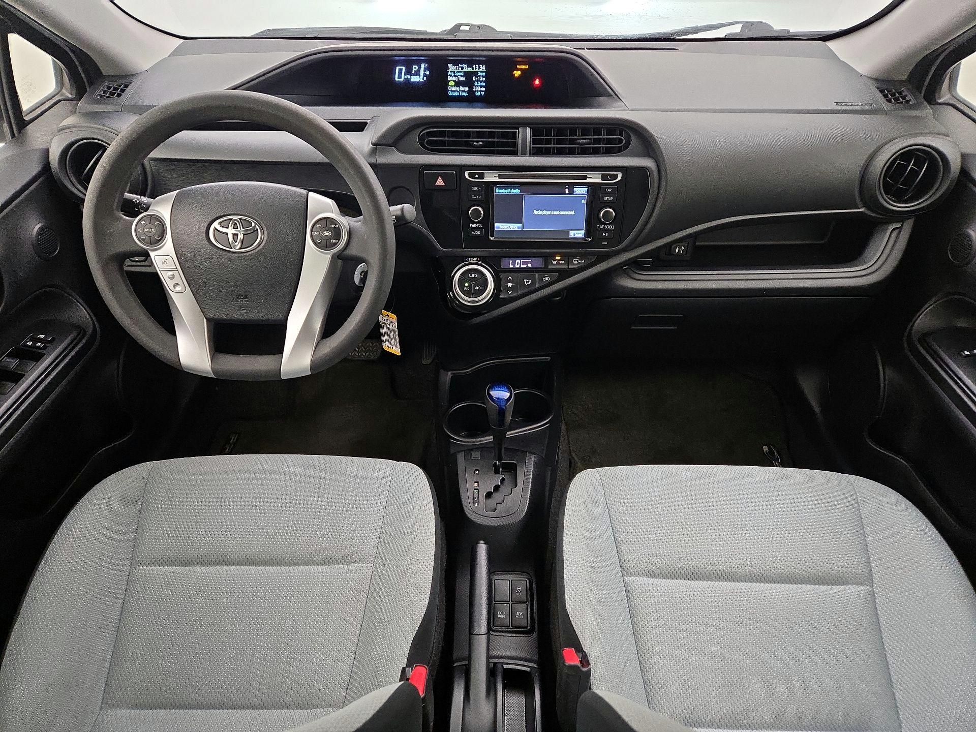 Thumbnail: 2015 Toyota Prius c - 9